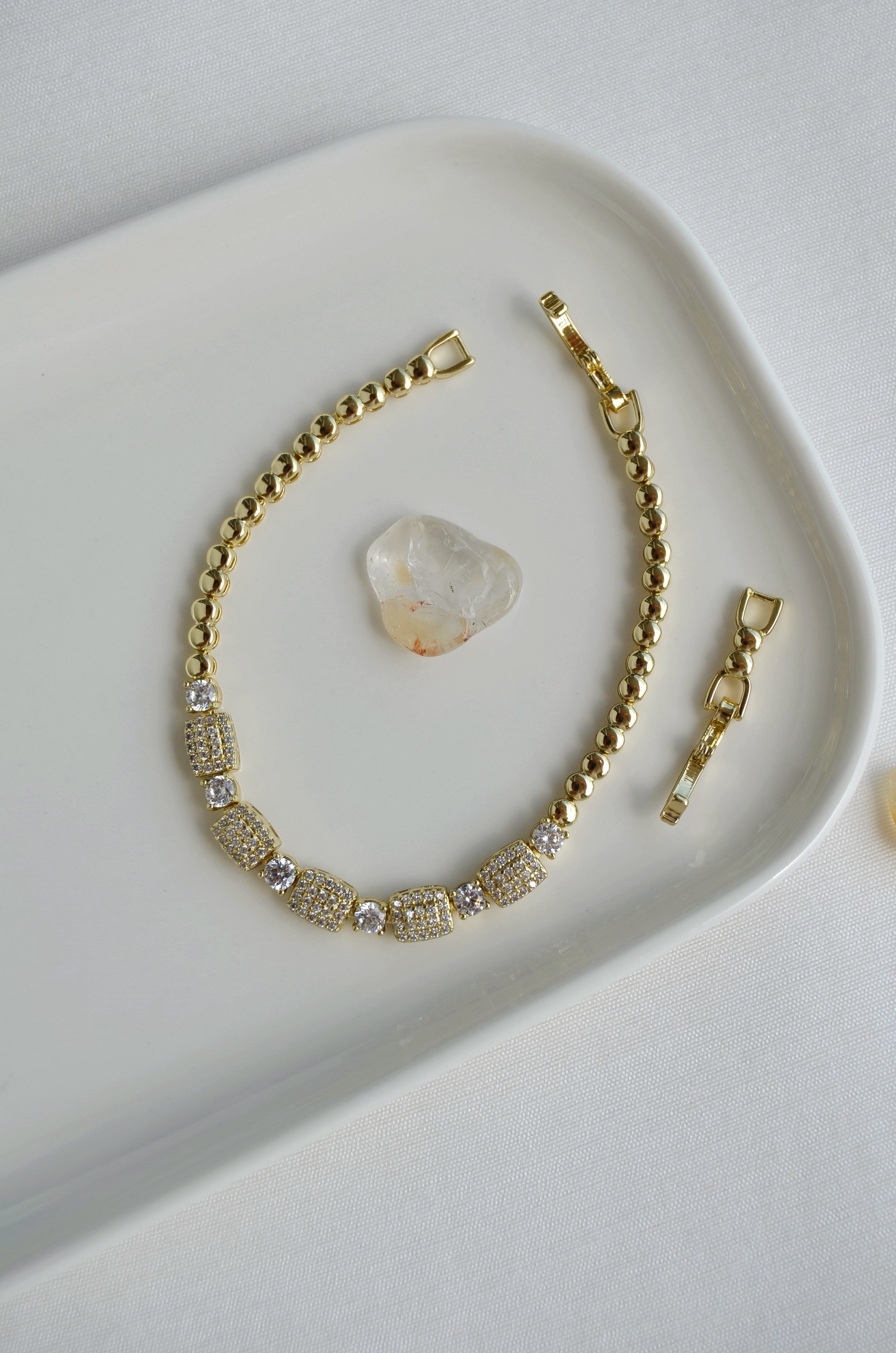 14K Gold Renk Dikdörtgen Taşlı Dorika Bileklik Zirkon Işıltılı Xuping Bileklik