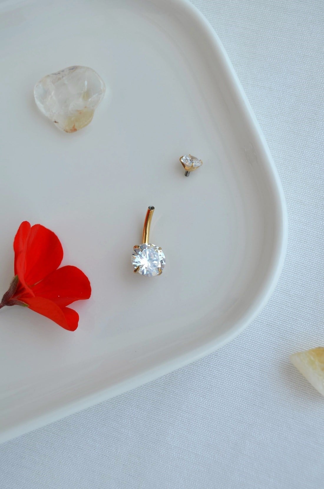 8 mm Tektaş Titanyum Göbek Piercing – Zirkon Taşlı
