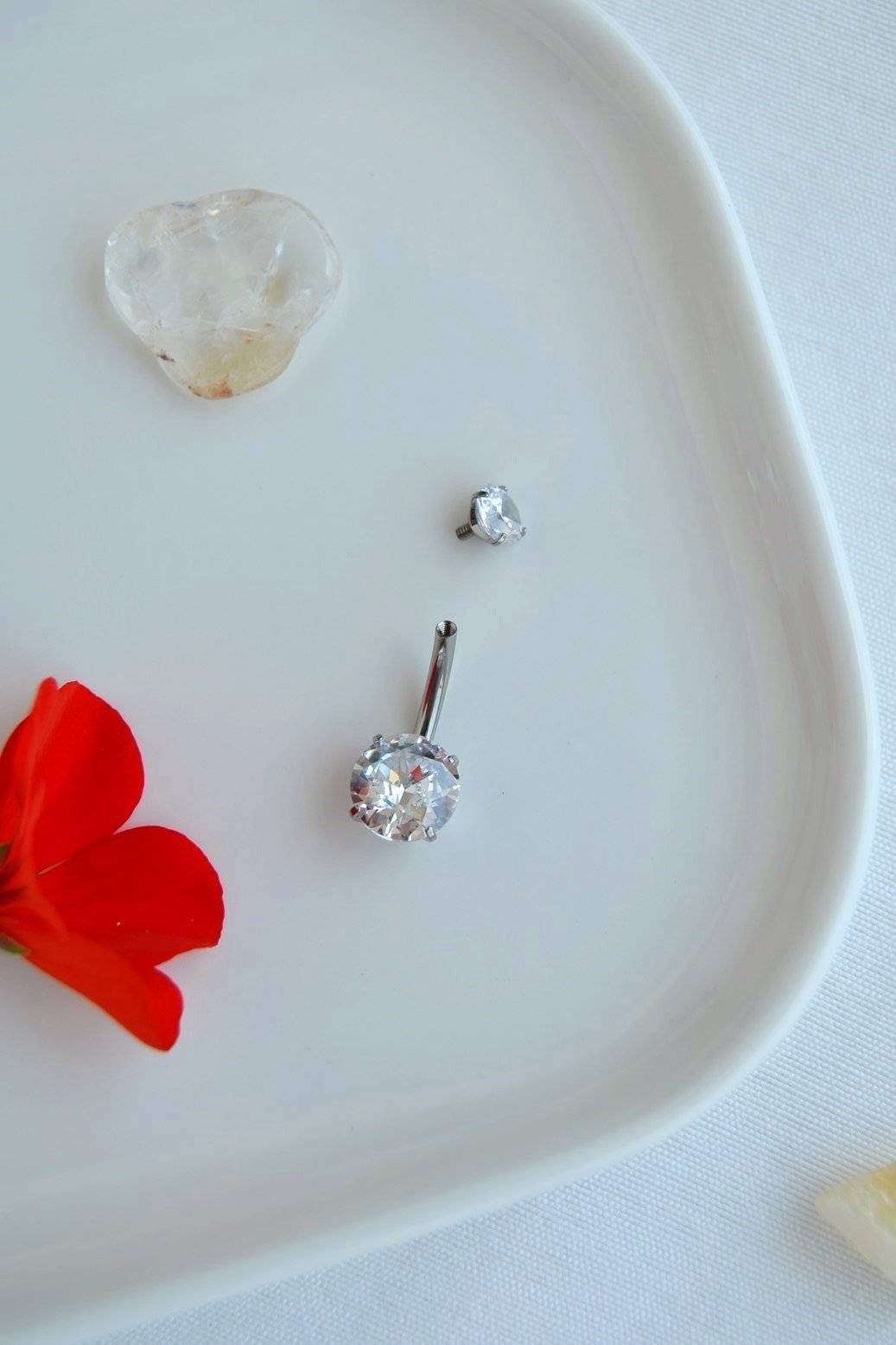 8 mm Tektaş Titanyum Göbek Piercing – Zirkon Taşlı