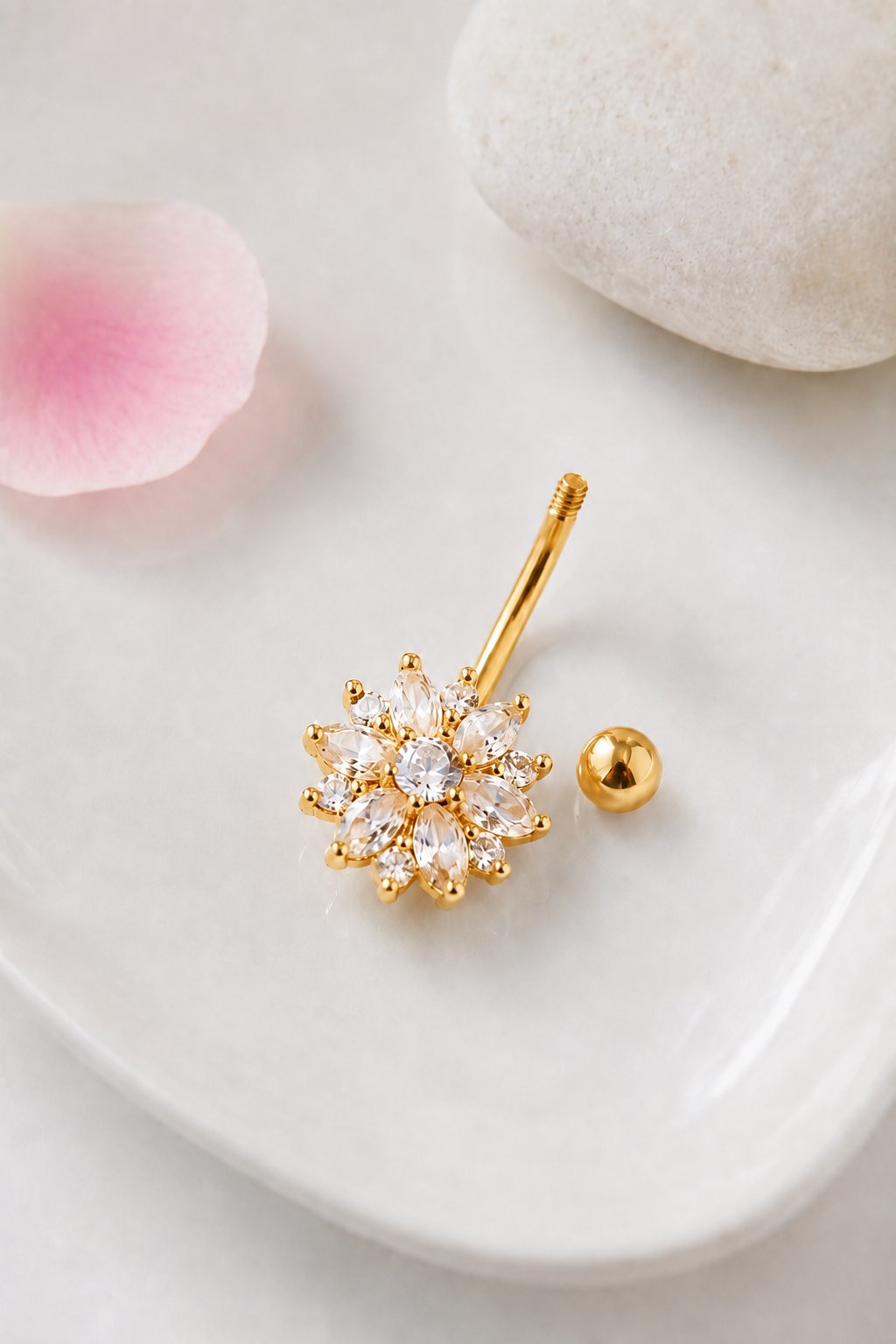 Altın Renkli Çiçek Model Taşlı Çelik Göbek Piercing