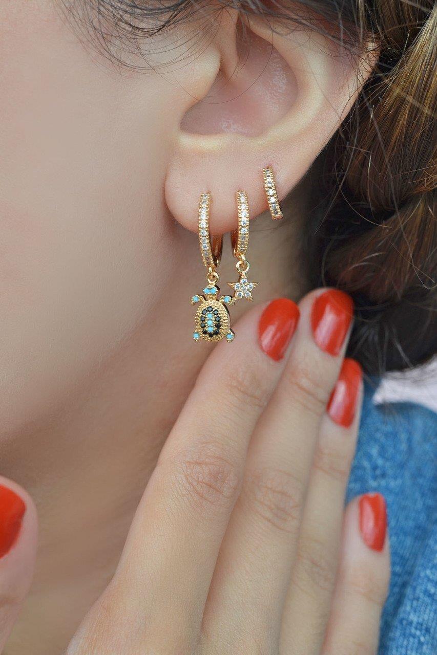 Altın Renkli Yıldız ve Kaplumbağa Detaylı Üçlü Küpe Seti