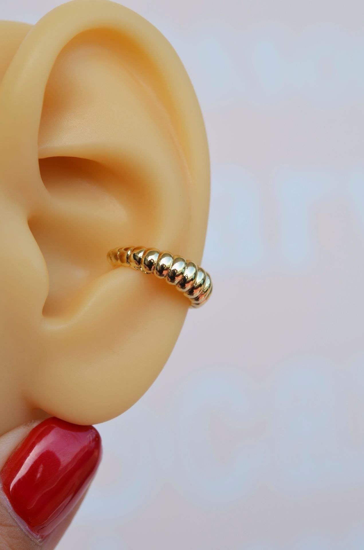 Bombeli Earcuff Sıkıştırmalı Kıkırdak Küpesi