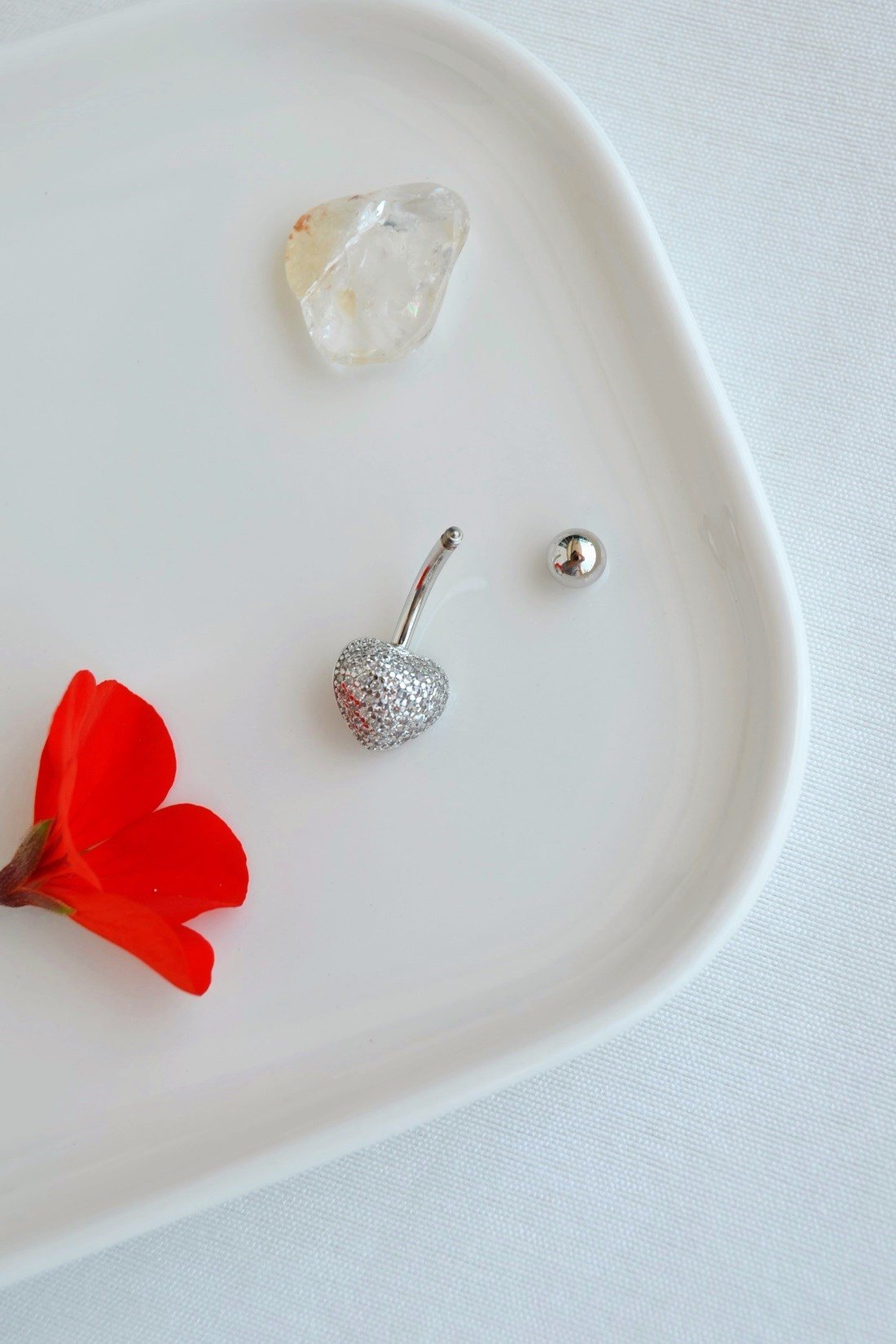 Bombeli Kalpli Zirkon Taşlı Çelik Göbek Piercing