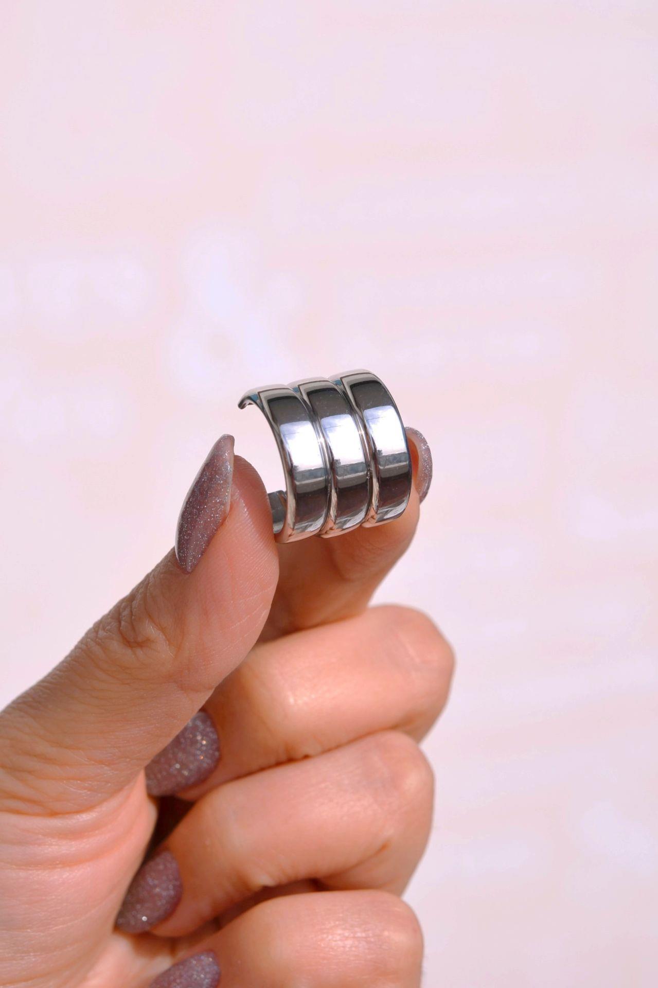 Bombeli Üçlü Görünümlü Çelik Küpe Gümüş Renk