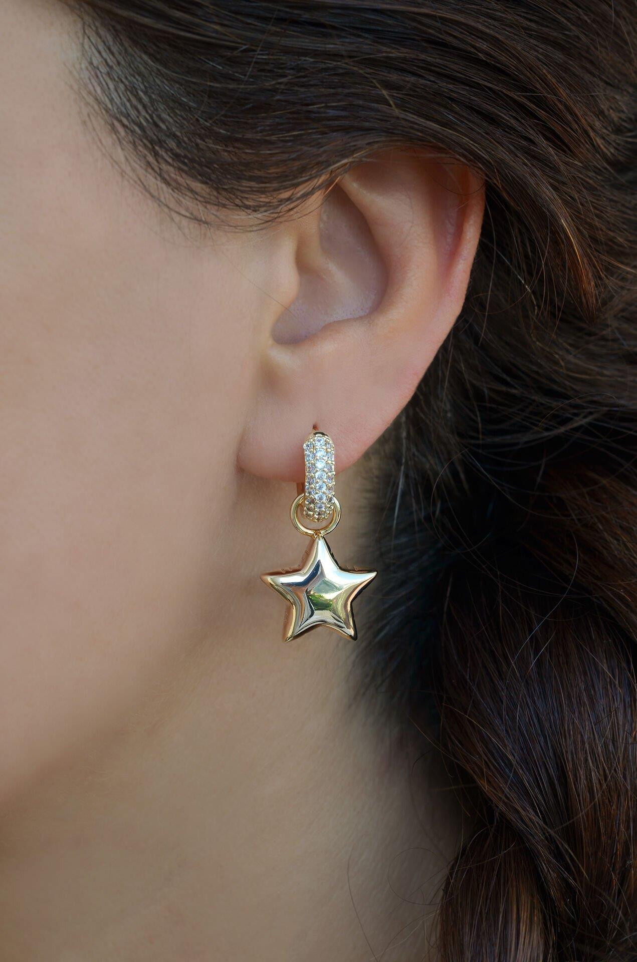 Bombeli Yıldız Charmlı Zirkon Küpe Yıldızlı Küpe