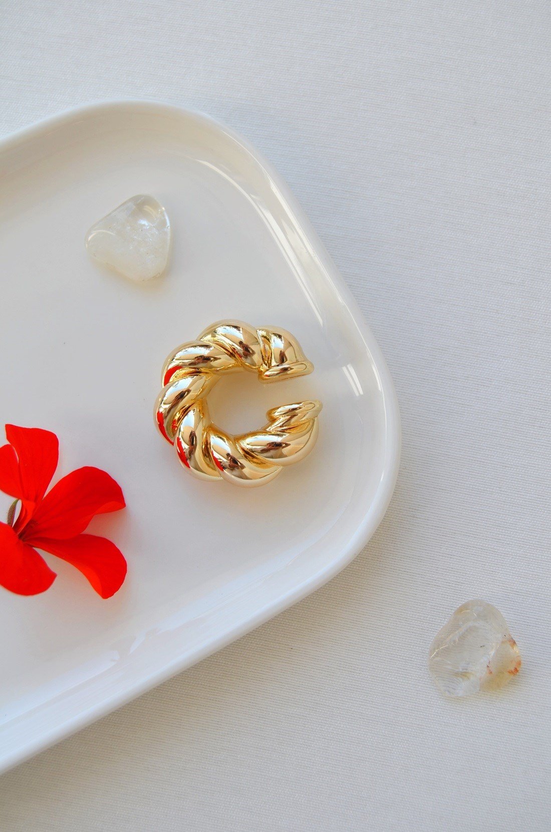 Burgu Model Bombeli Earcuff Büyük Bombeli Kıkırdak Küpesi Gold Renkli