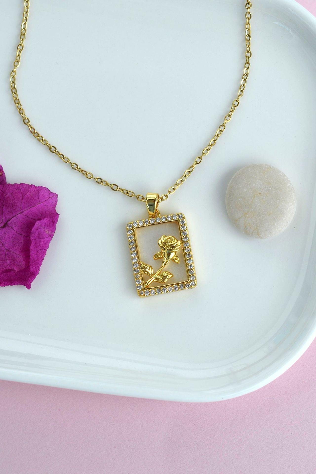 Çelik Gül Figürlü Kolye Gold Renk Gül Kolye