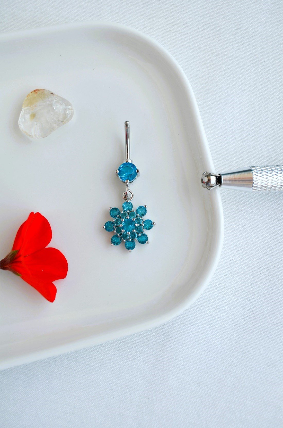Çiçek Model Mavi Taşlı Çelik Göbek Piercing