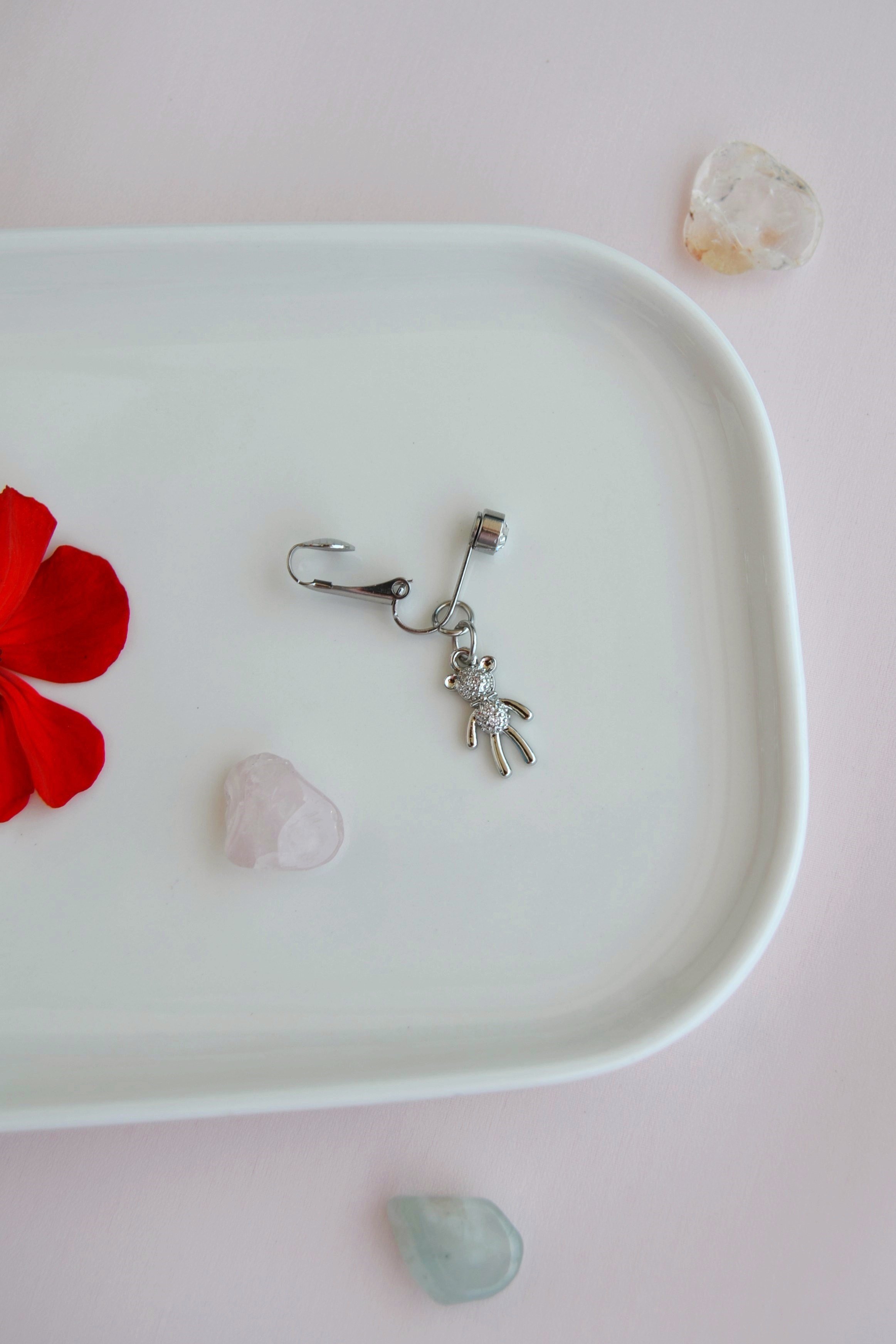 Deliksiz Klipsli Ayıcık Figürlü Göbek Piercing Taşlı Sıkıştırmalı Göbek Takısı