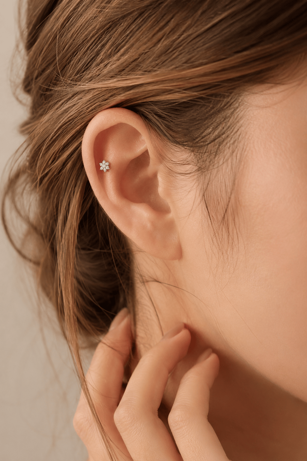 Gold Mini Çiçek Piercing Tragus Helix Kıkırdak