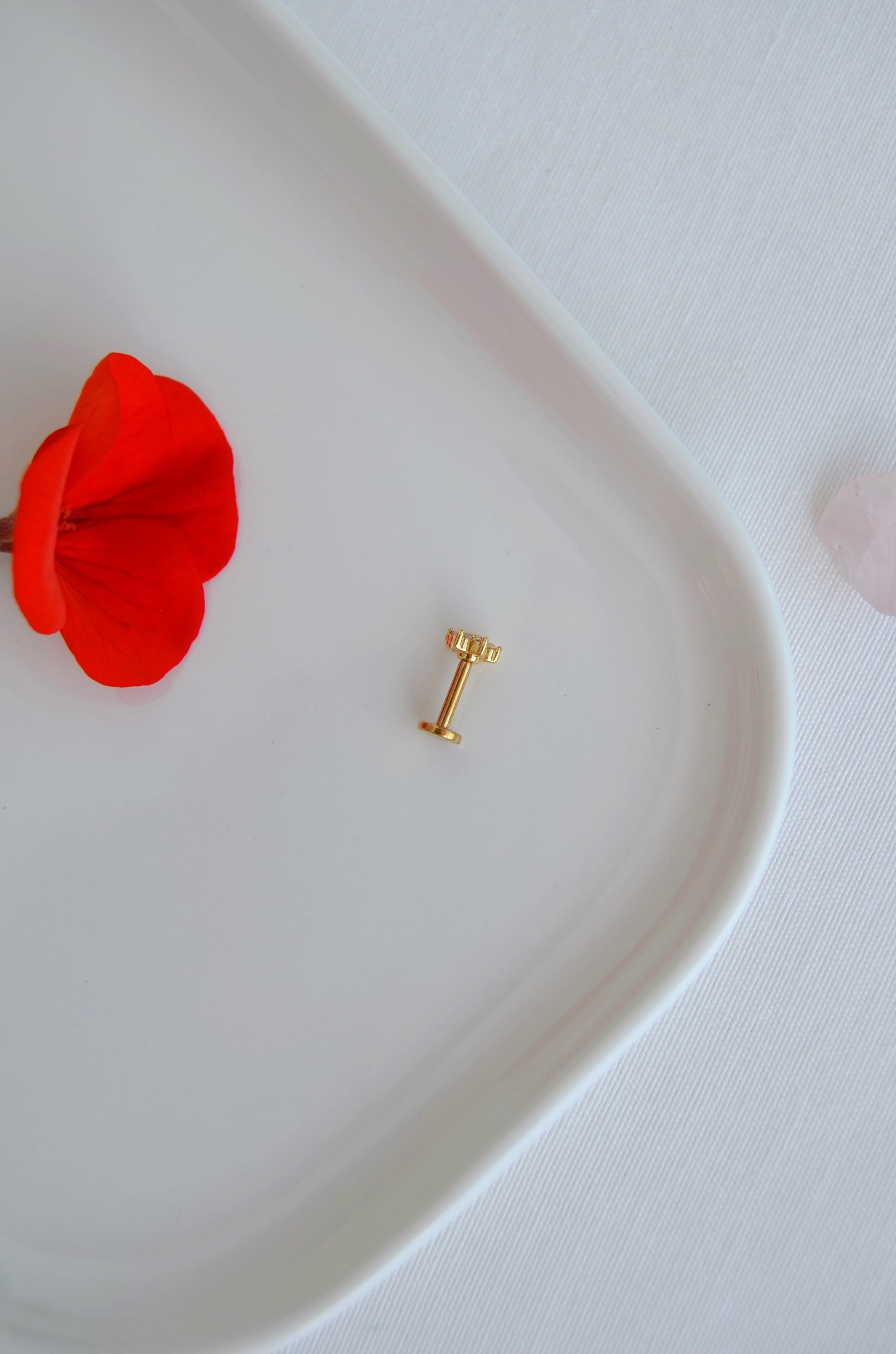 Gold Mini Çiçek Tragus Piercing Helix Kıkırdak