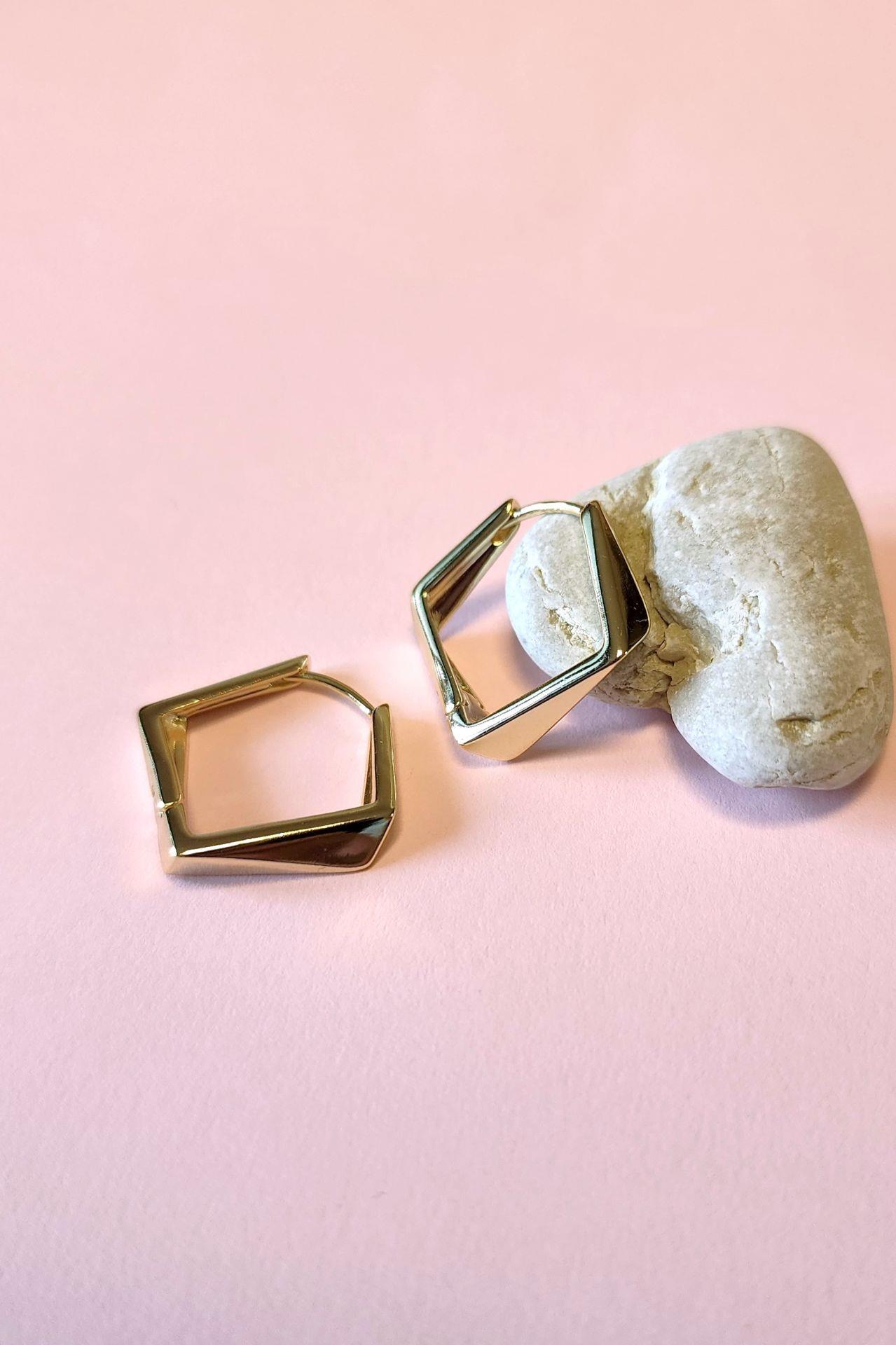 Gold Renk Asimetrik Dörtgen Küpe