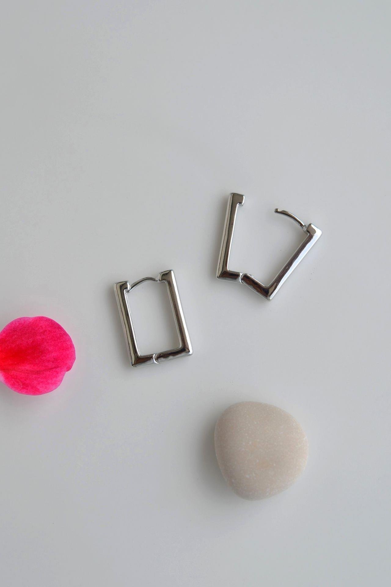 Gümüş Renk Kare Dörtgen Halka Küpe