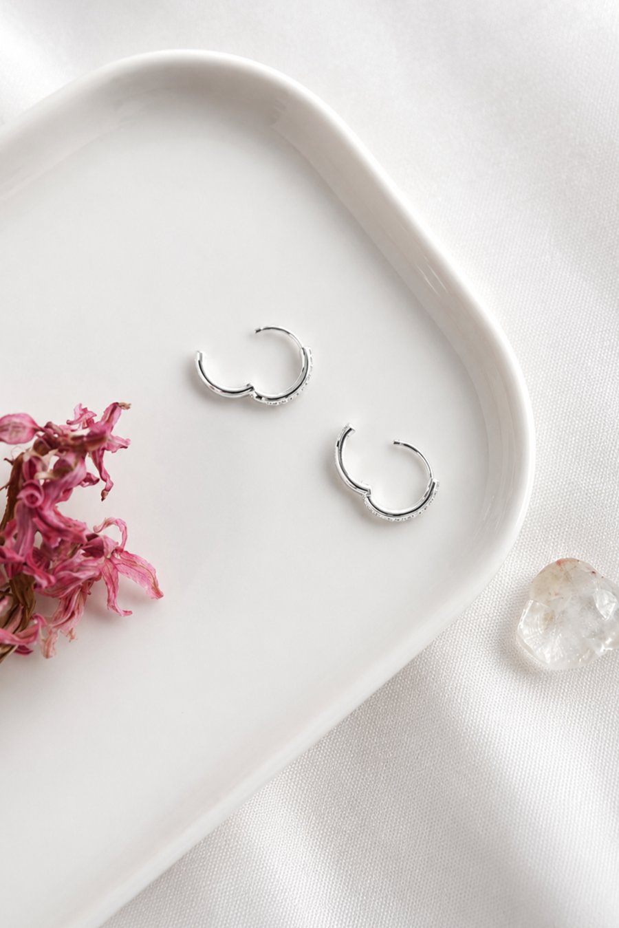 Gümüş Renk Zirkon Taşlı Minimal İnce Halka Küpe 10 mm 1 Çift