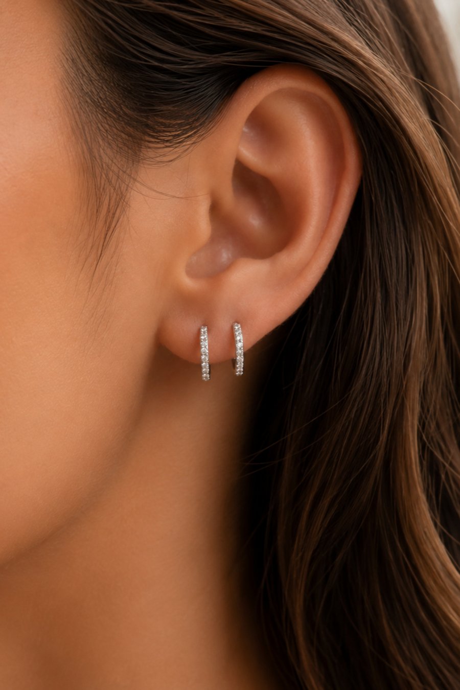 Gümüş Renk Zirkon Taşlı Minimal İnce Halka Küpe 10 mm 1 Çift