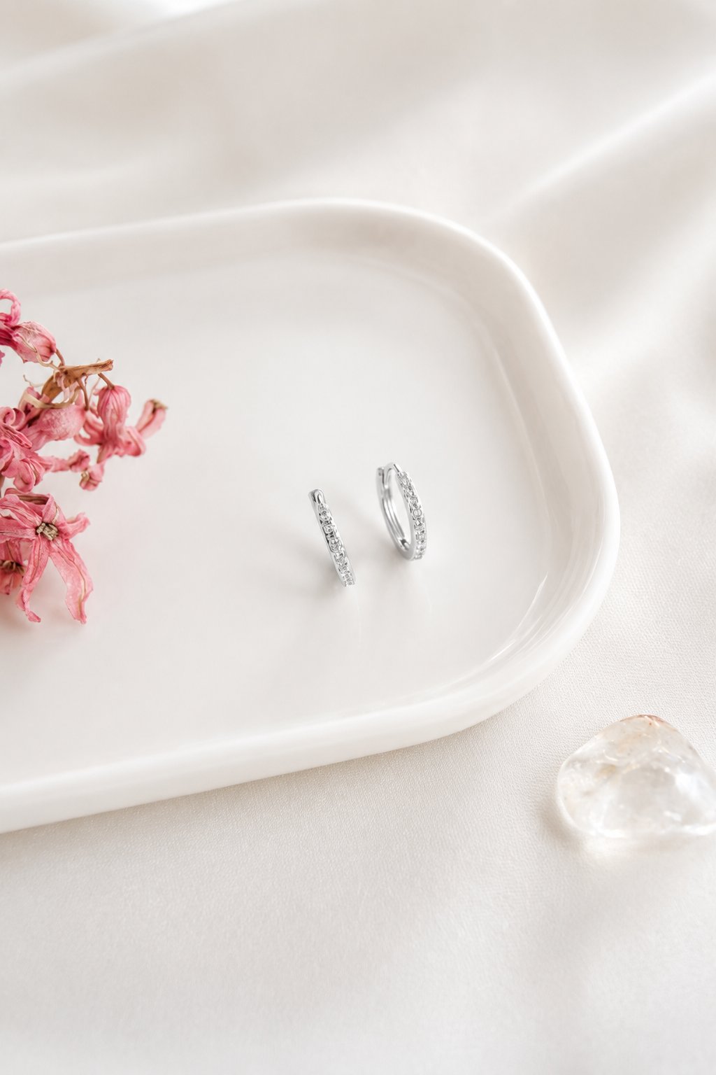 Gümüş Renk Zirkon Taşlı Minimal İnce Halka Küpe 10 mm 1 Çift