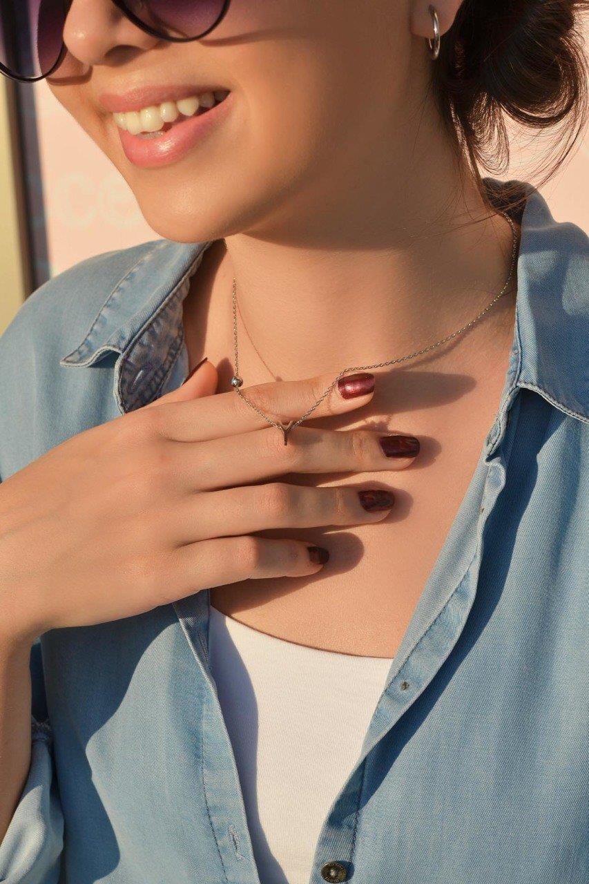 Gümüş Renkli Çelik Harf Kolye Y