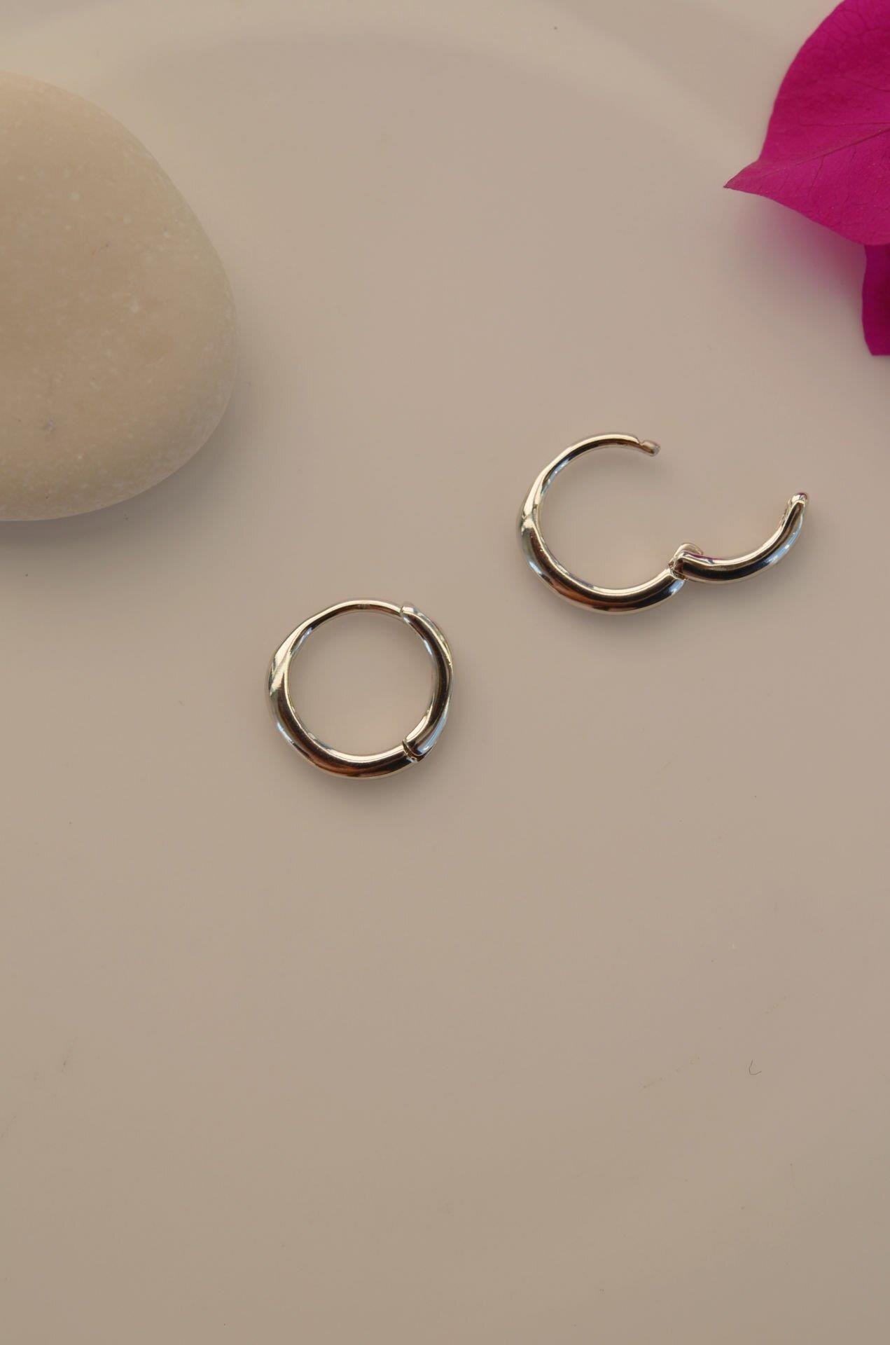 Gümüş Renkli Mini Halka Küpe