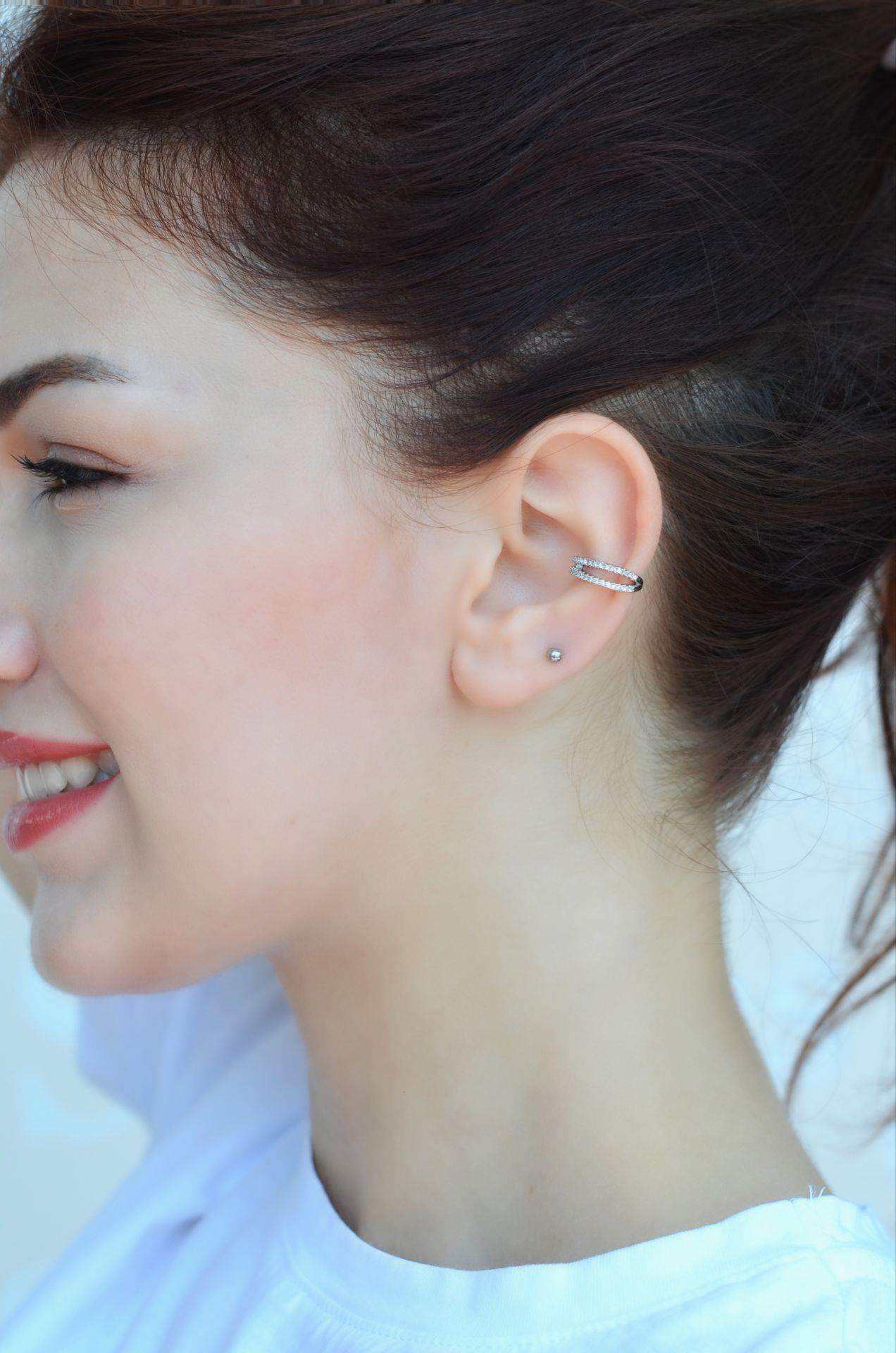 Gümüş Renkli Sıkıştırmalı Kıkırdak Küpesi Zirkonlu Earcuff