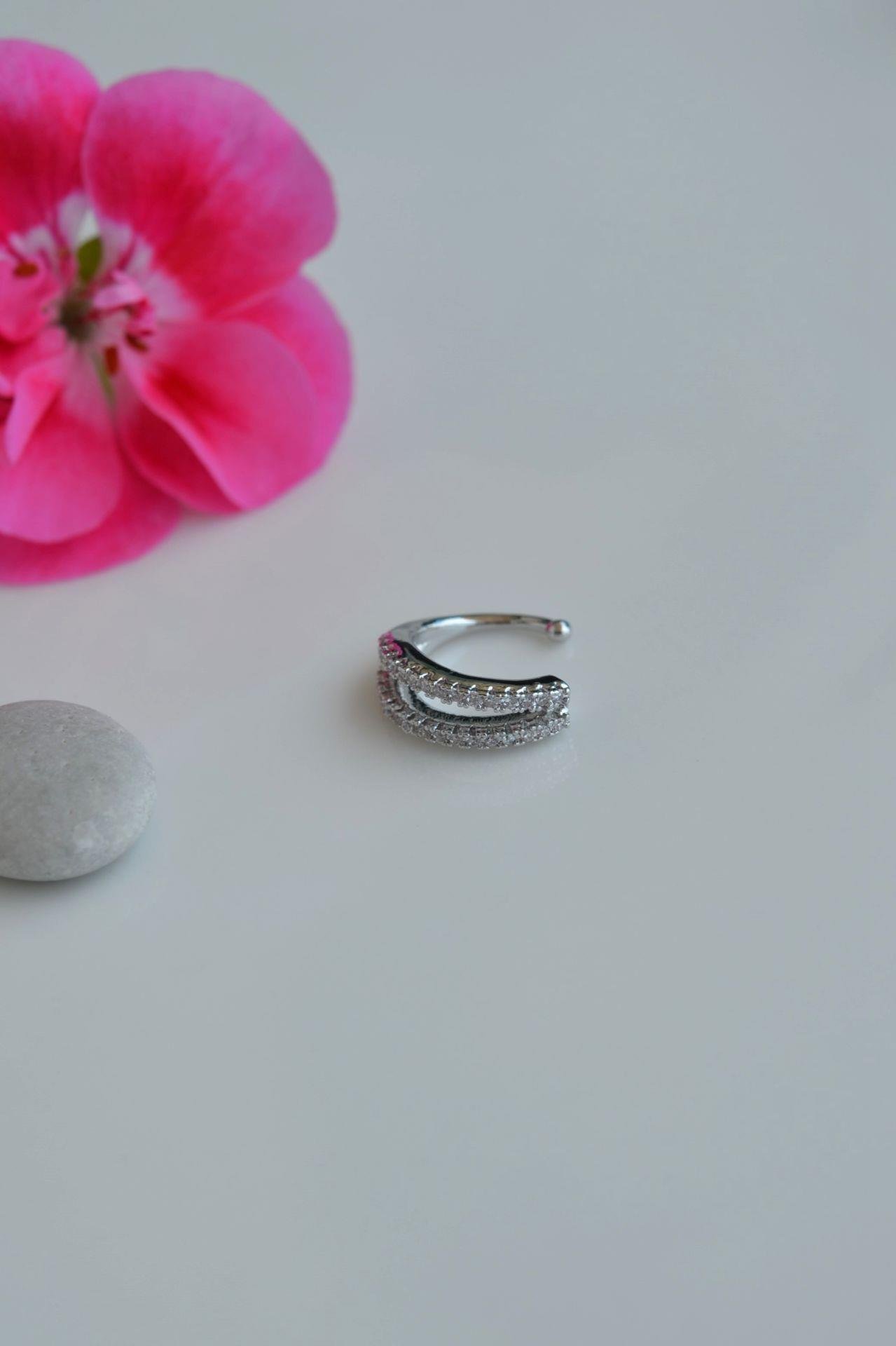 Gümüş Renkli Sıkıştırmalı Kıkırdak Küpesi Zirkonlu Earcuff