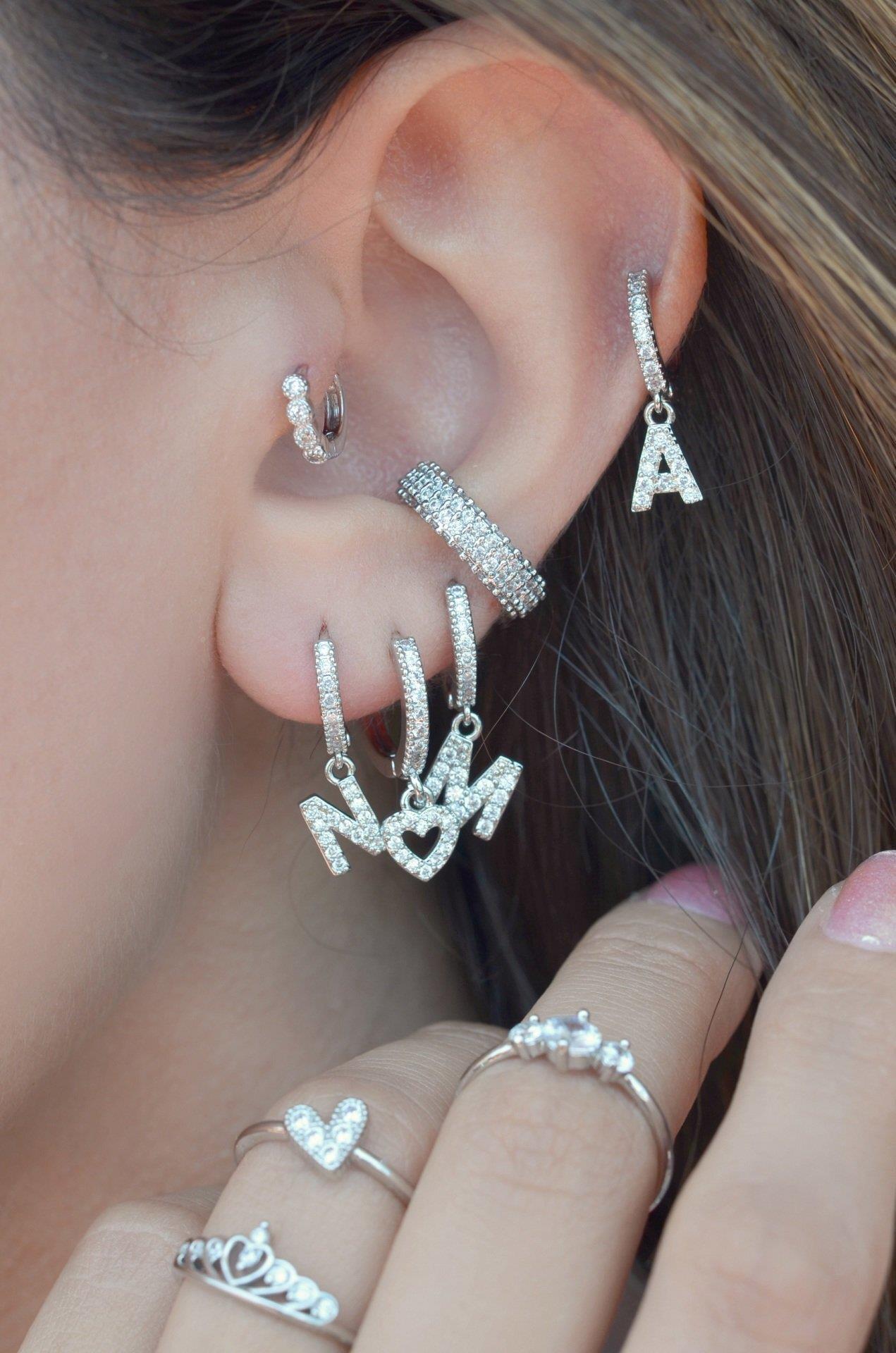 Harf Küpe M Gümüş Renk Tekli