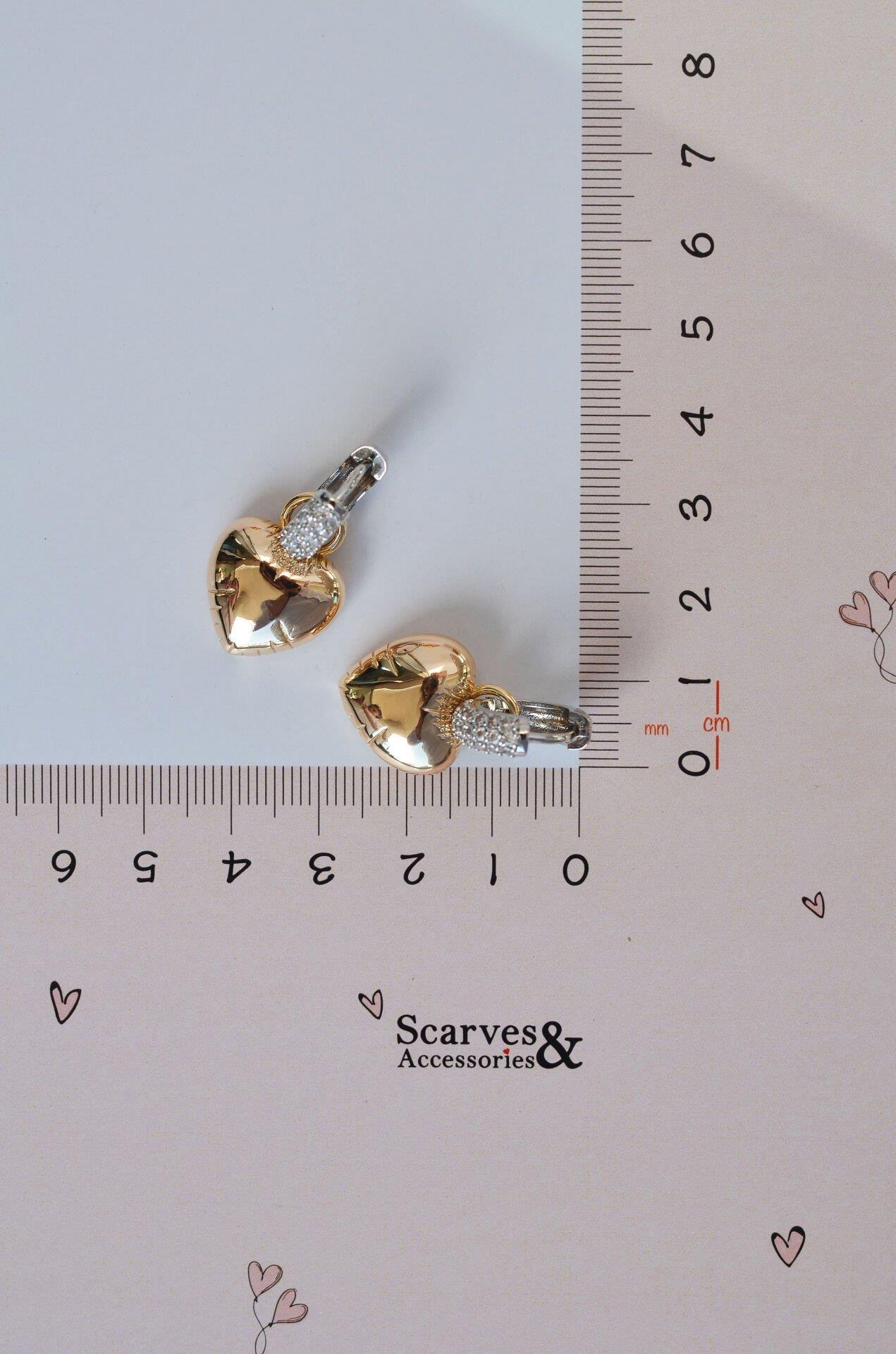 İki Renkli Bombeli Kalp Charmlı Zirkon Küpe Kalpli Küpe