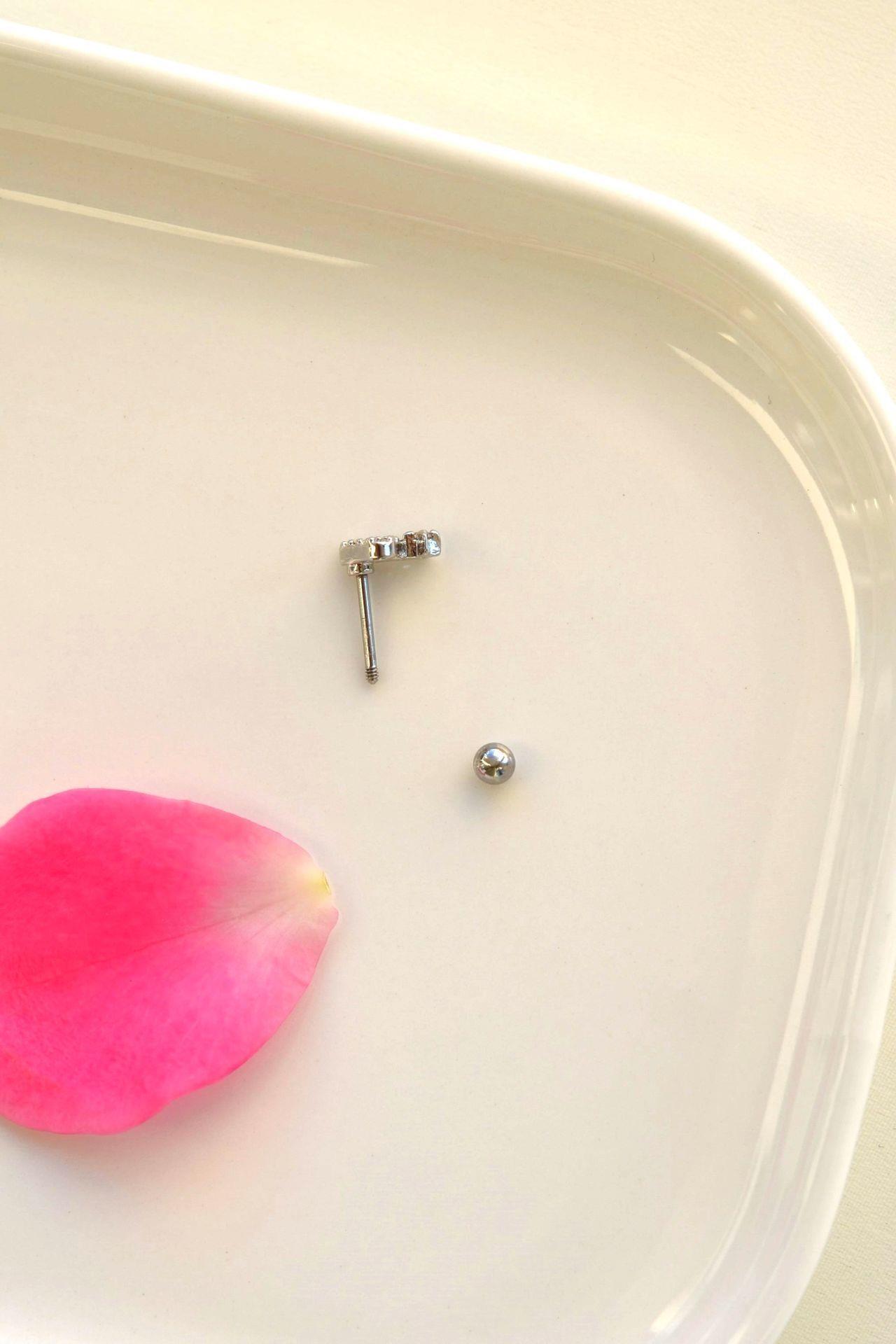K Harfi Piercing Gümüş Renkli Harf Piercing K