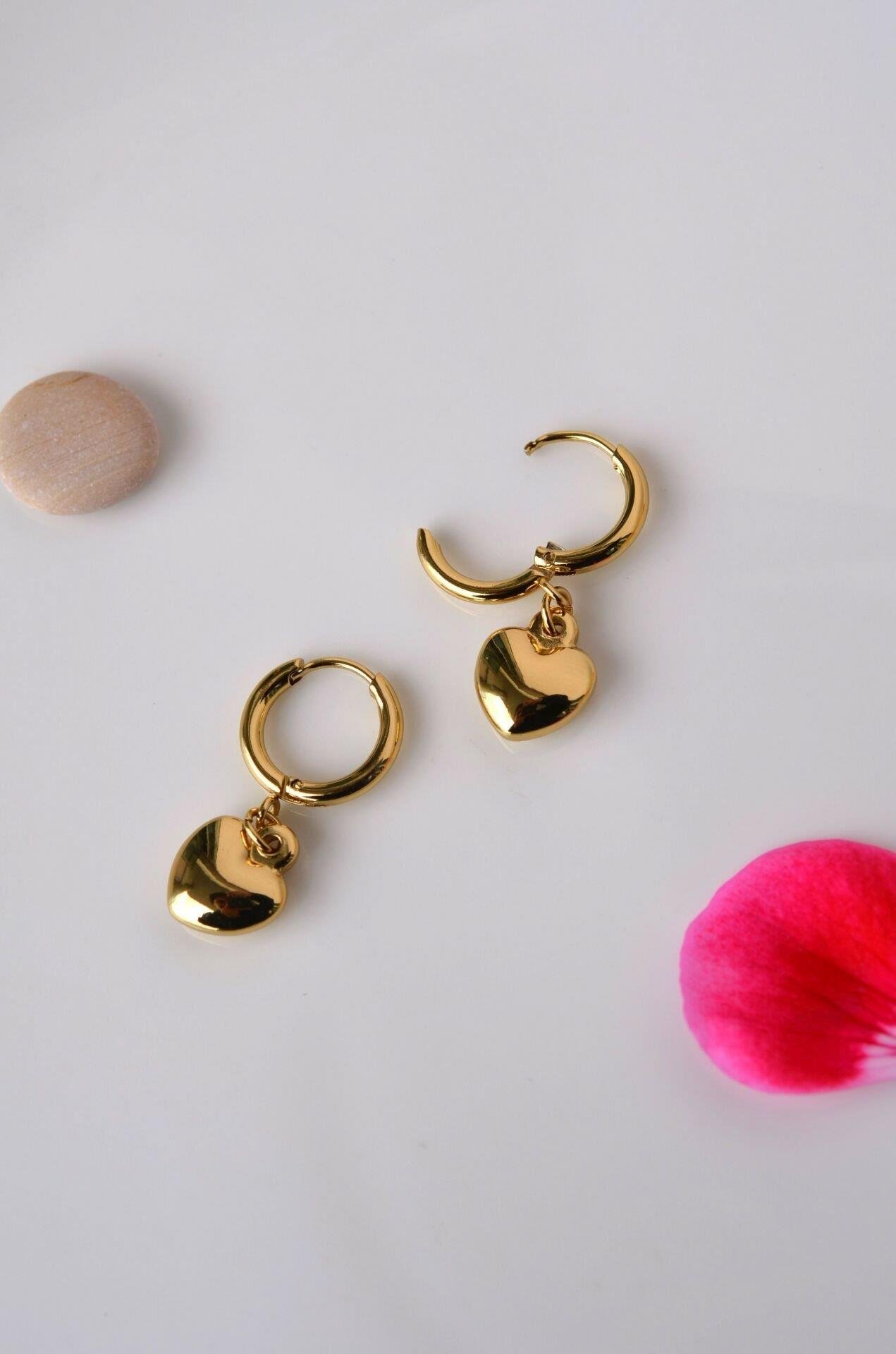 Kalp Sallantılı Çelik Halka Küpe Gold