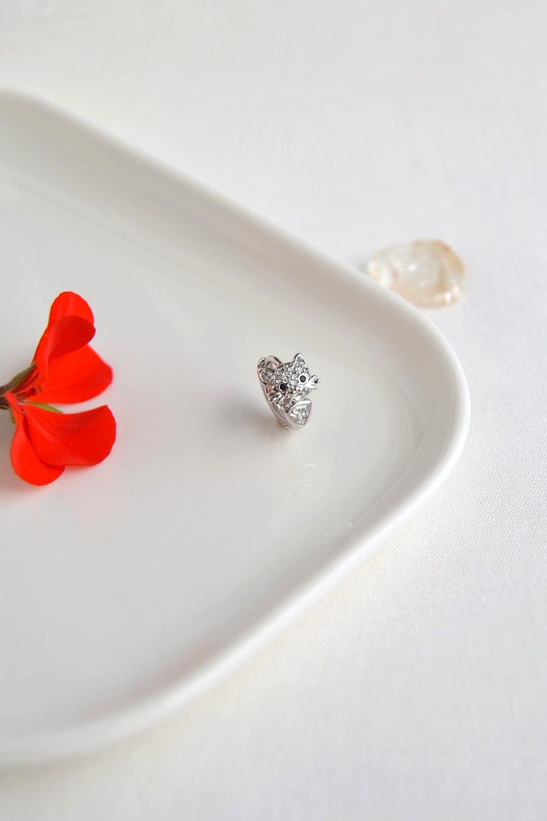 Kedi Figürlü Gümüş Renk Halka Piercing Tragus Helix Kıkırdak Lob Küpesi Tek Adet