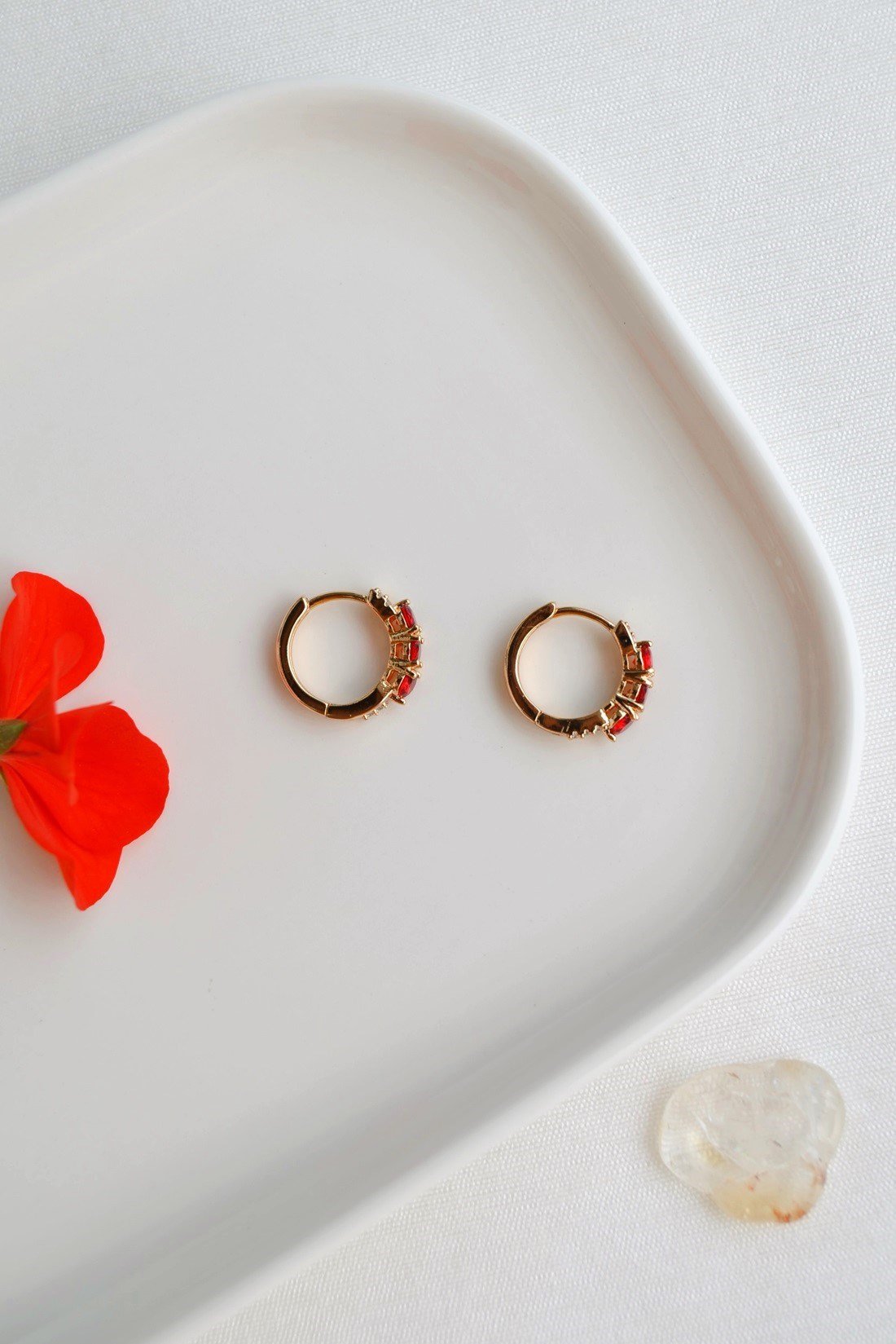 Kırmızı Zirkon Taşlı Halka Küpe Xuping Rose Gold Renk Uzun Ömürlü Küpe
