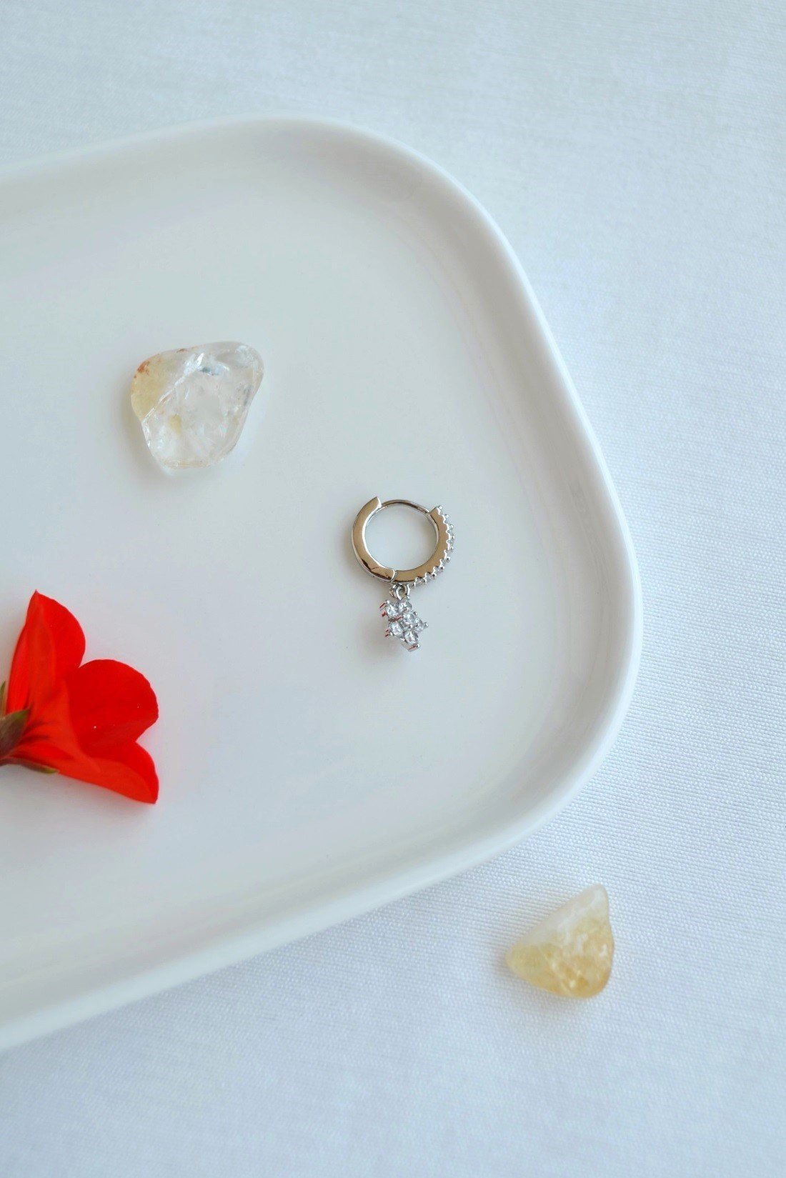Mini Çiçek Sallantılı Taşlı Halka Piercing Küpe Gümüş RenkTek Adet