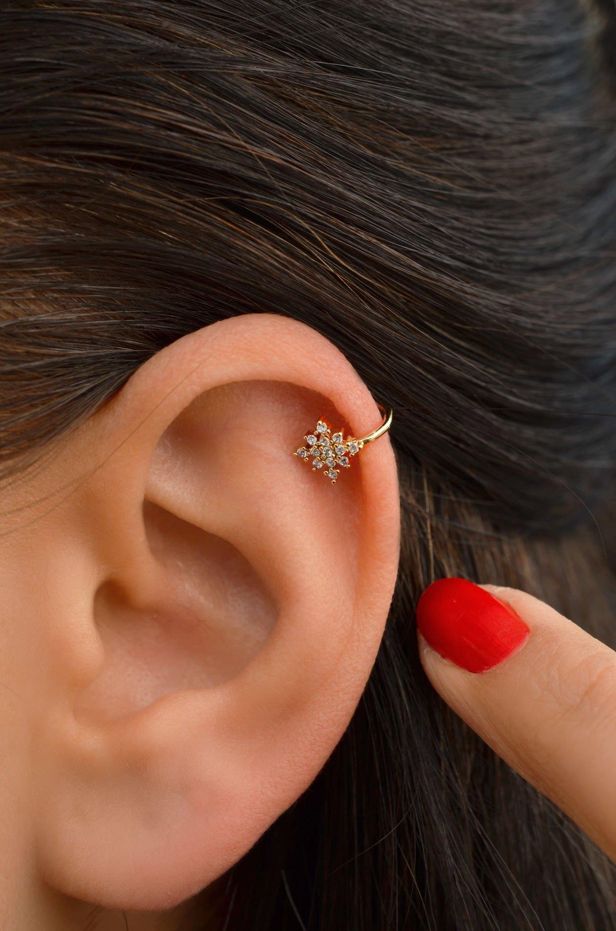 Mini Kutup Yıldızı Sıkıştırmalı Hızma Gold Mini Kutup Yıldızı Sıkıştırmalı Kıkırdak Küpesi