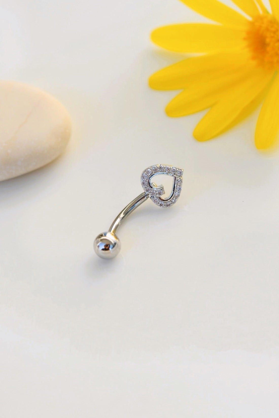 Minimal Kalp Zirkon Taşlı Göbek Piercingi Çelik Bar