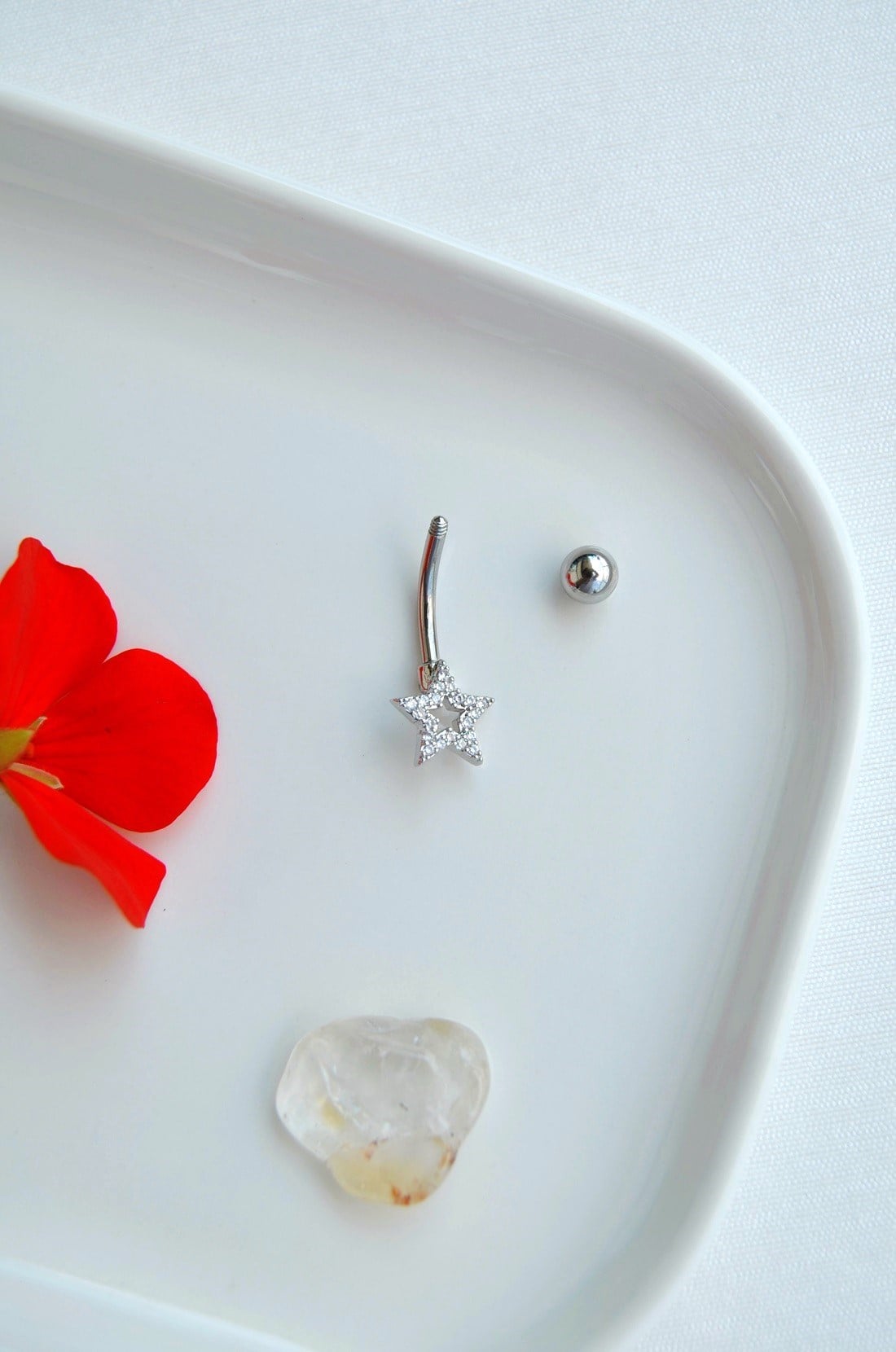 Minimal Yıldız Zirkon Taşlı Göbek Piercingi