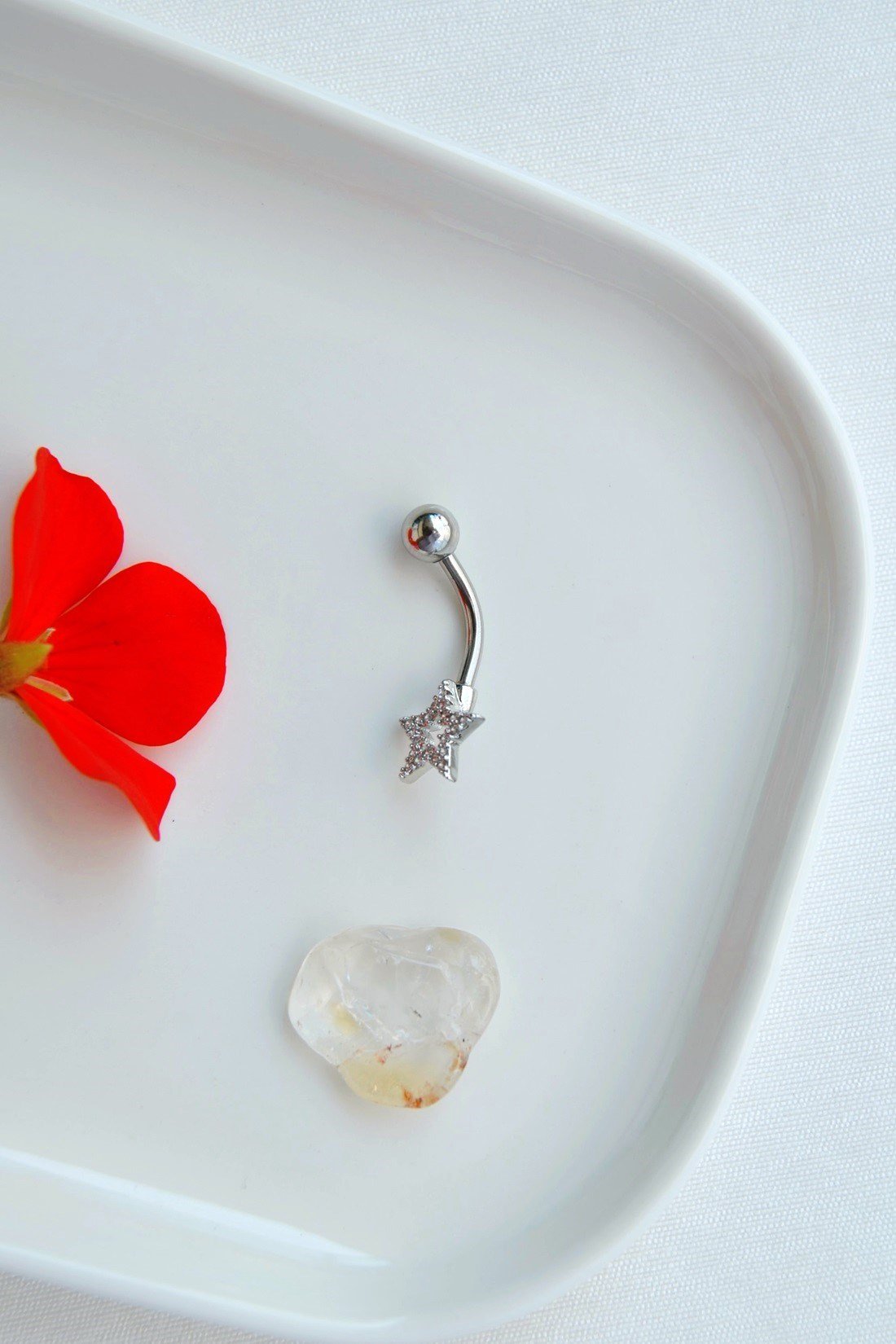 Minimal Yıldız Zirkon Taşlı Göbek Piercingi
