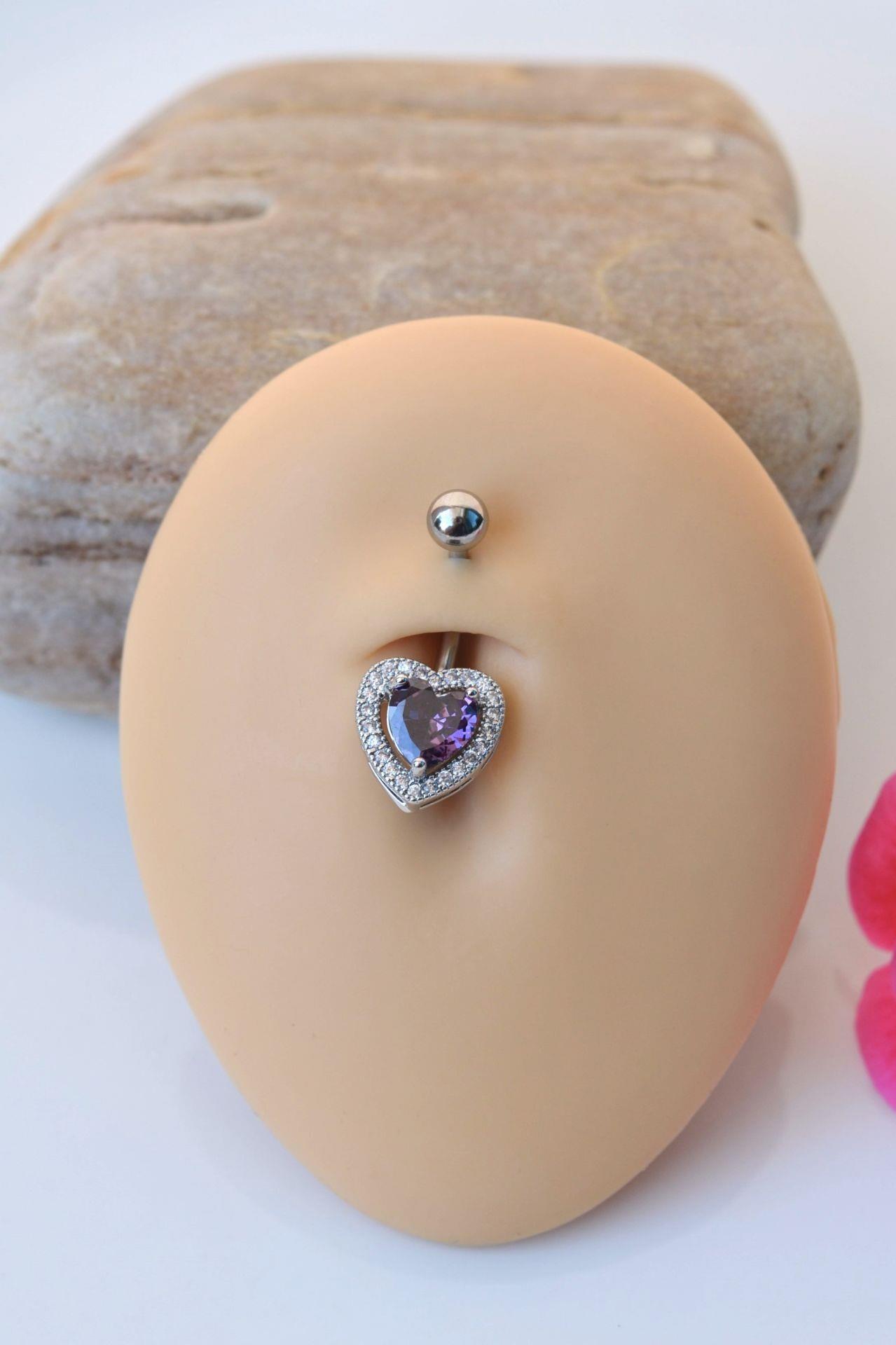 Mor Kalpli Göbek Piercingi