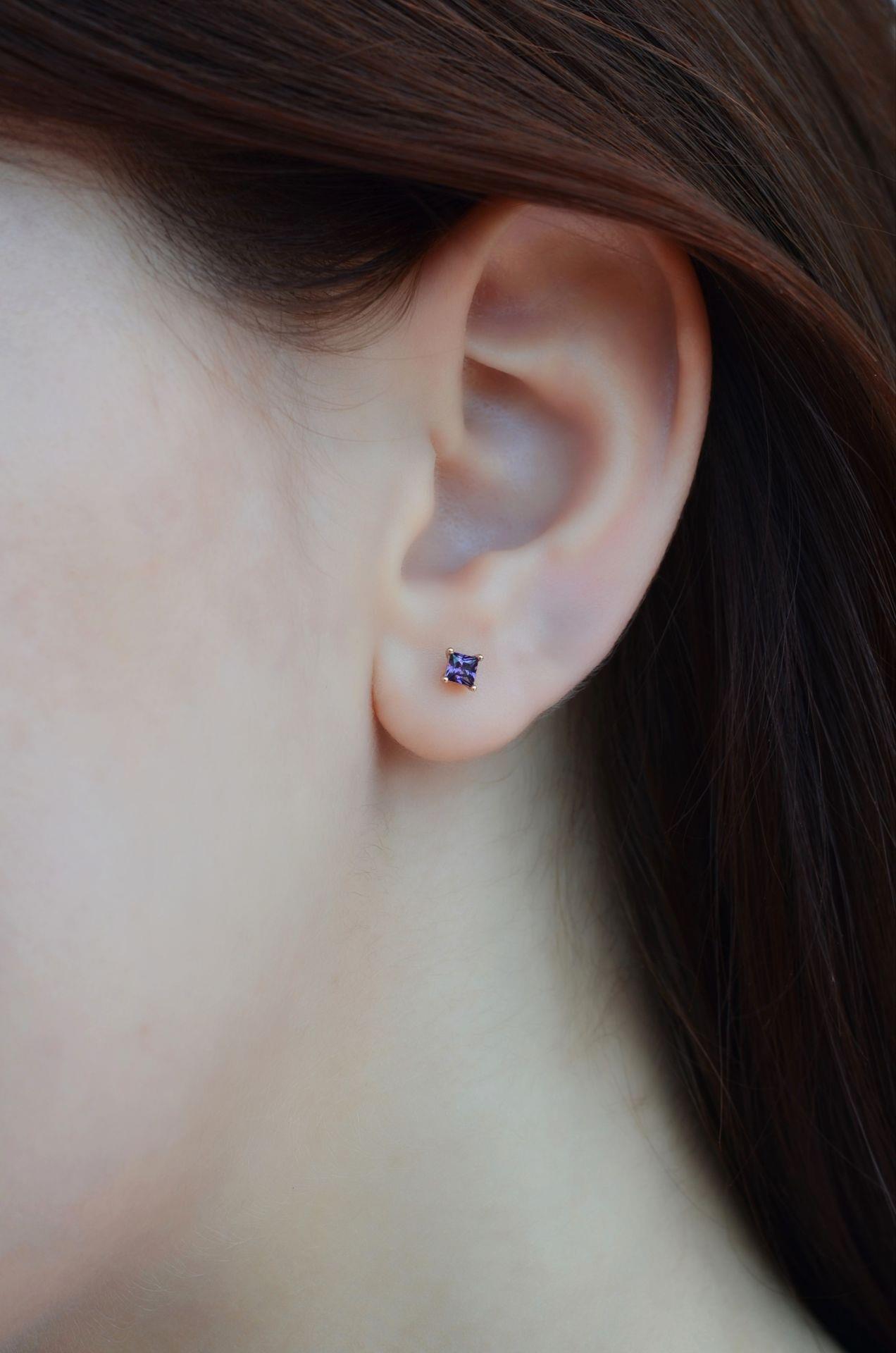 Mor Taşlı Zirkon Tektaş Küpe 3 mm