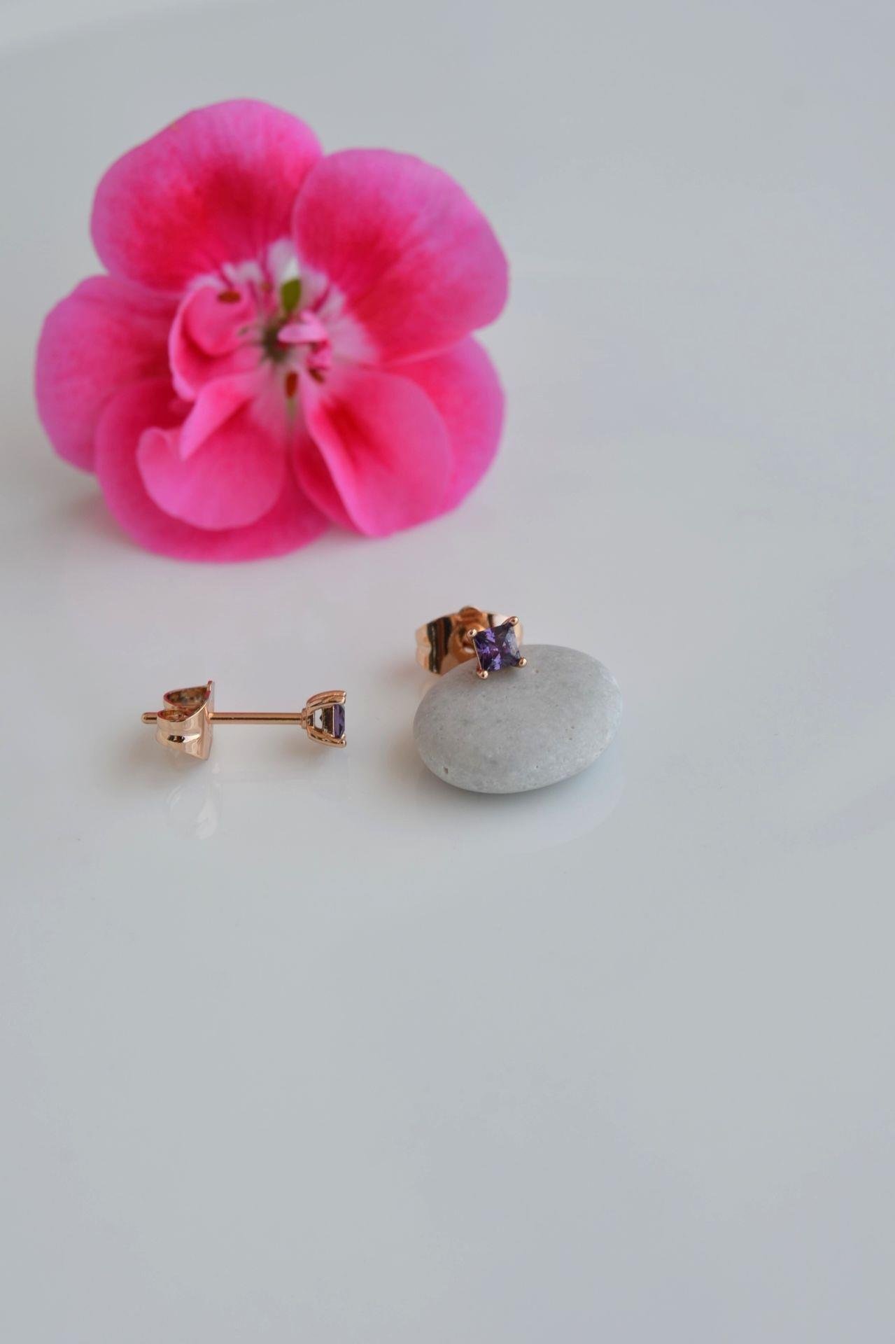 Mor Taşlı Zirkon Tektaş Küpe 3 mm