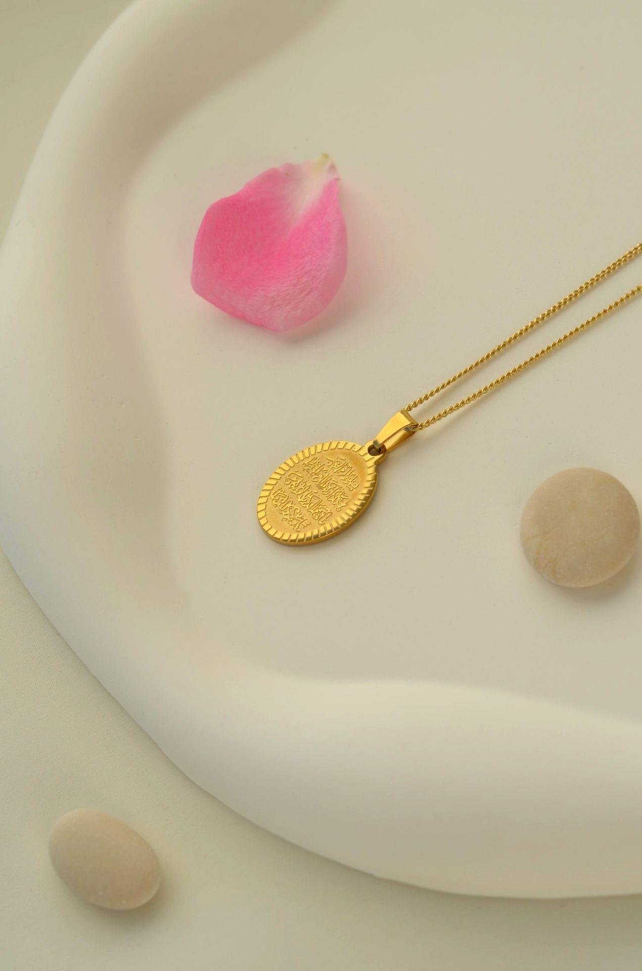 Oval Model Nazar Dualı Kolye