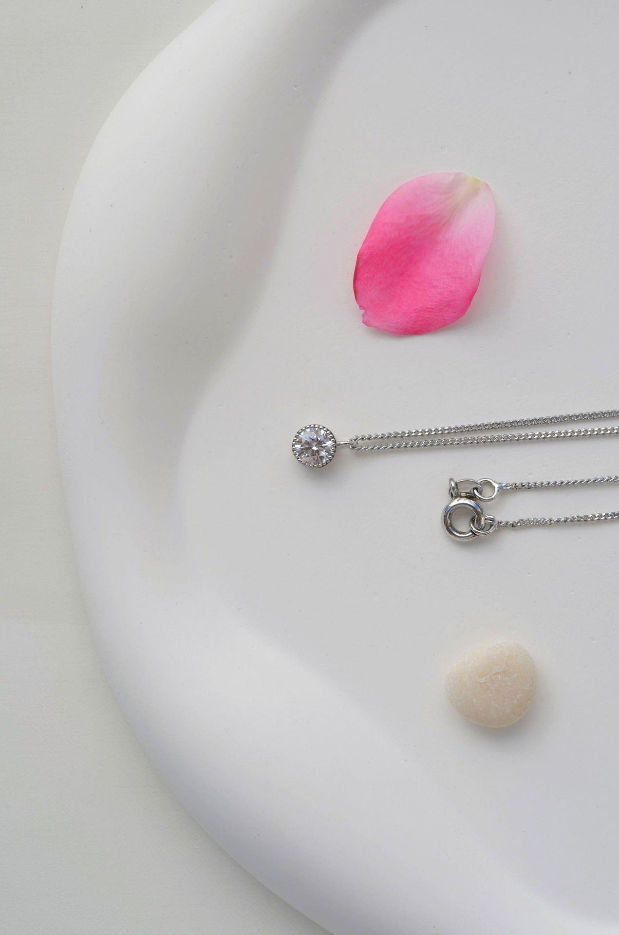 Oval Tektaş Kolye Zirkon Kolye Yuvarlak Tektaş Kolye Gümüş Renkli