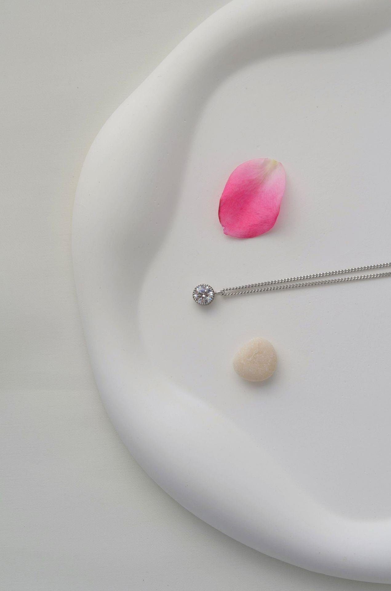 Oval Tektaş Kolye Zirkon Kolye Yuvarlak Tektaş Kolye Gümüş Renkli