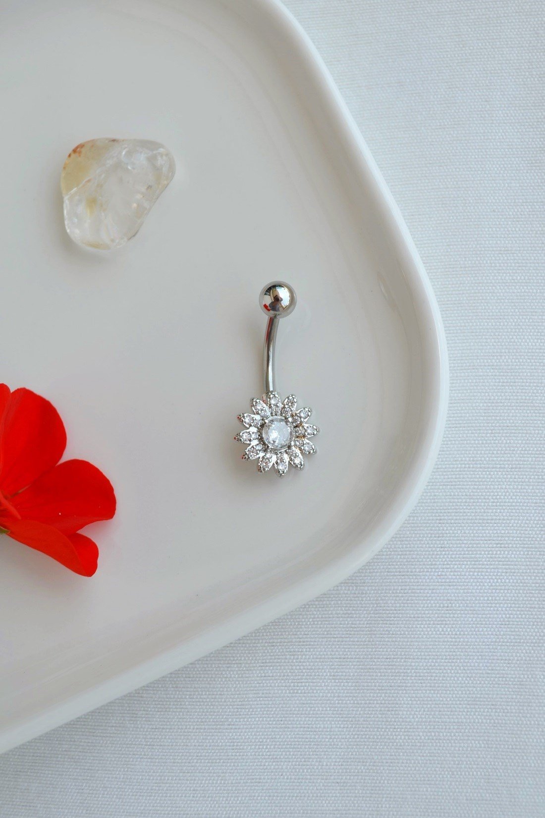 Papatya Zirkon Taşlı Çelik Göbek Piercing