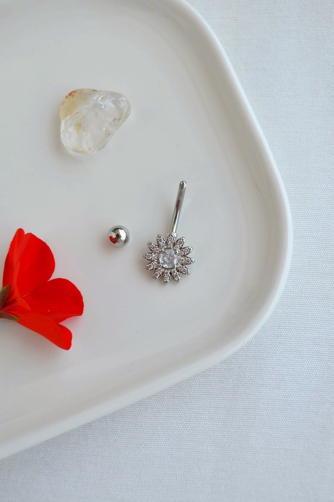 Papatya Zirkon Taşlı Çelik Göbek Piercing