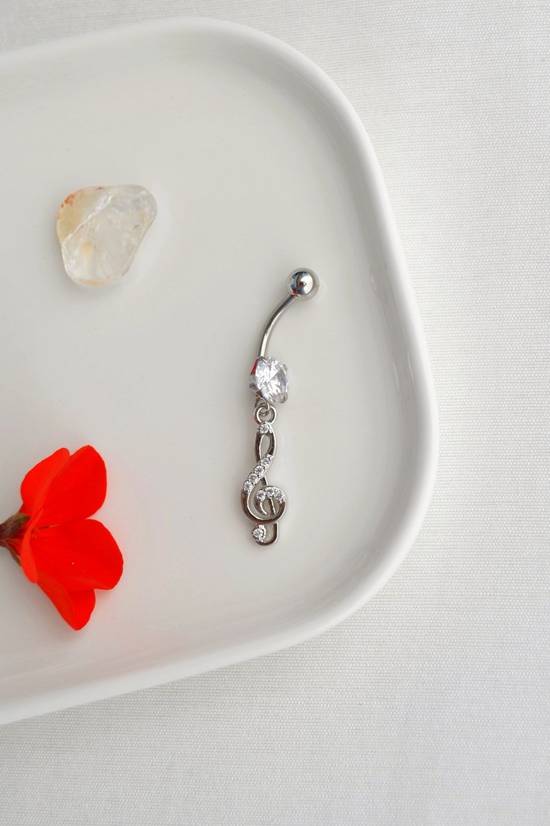 Sol Anahtarı Sallantılı Zirkon Taşlı Çelik Göbek Piercing