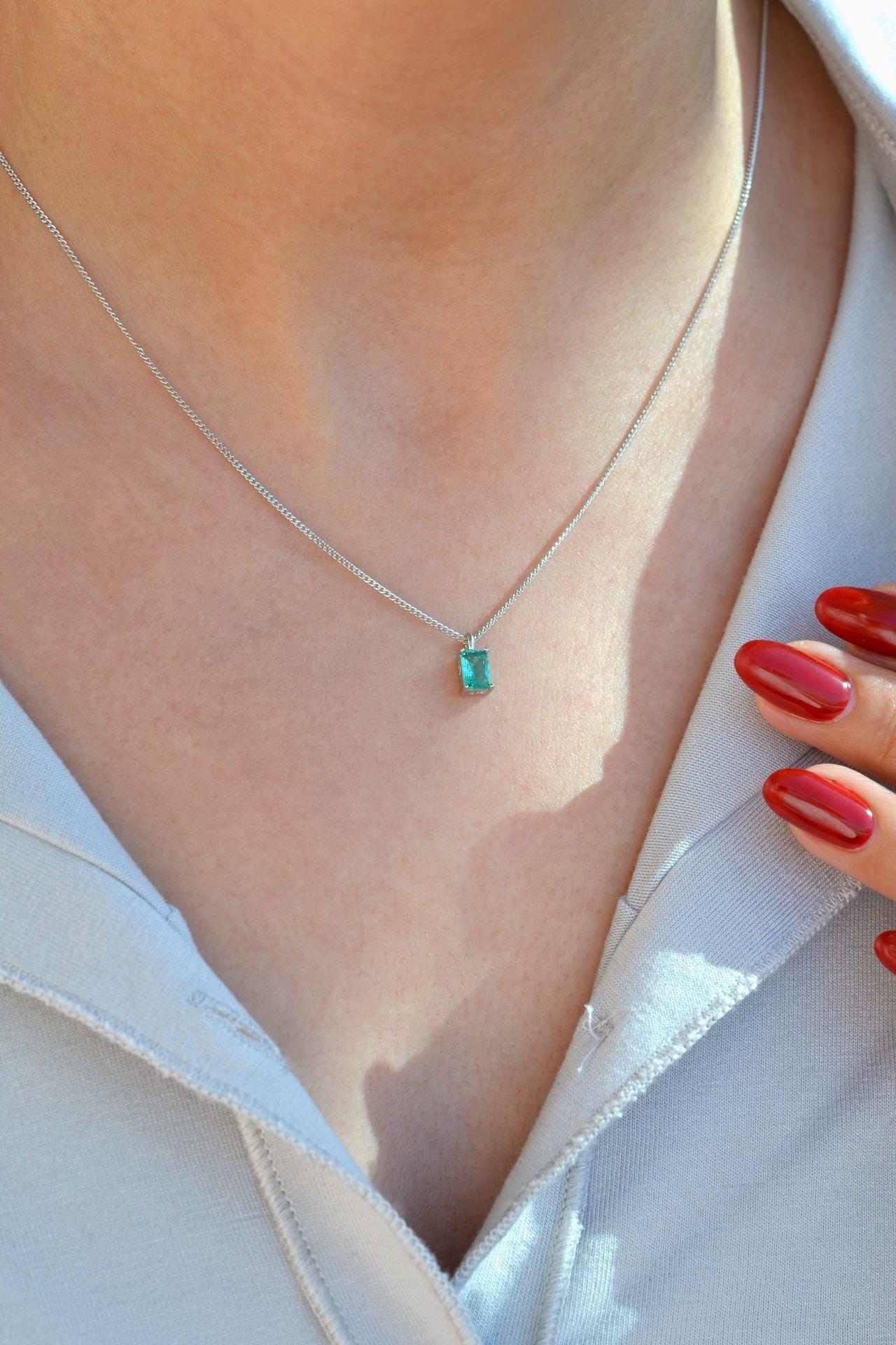 Su Yeşili Baget Taşlı Tektaş Kolye Gümüş Renk