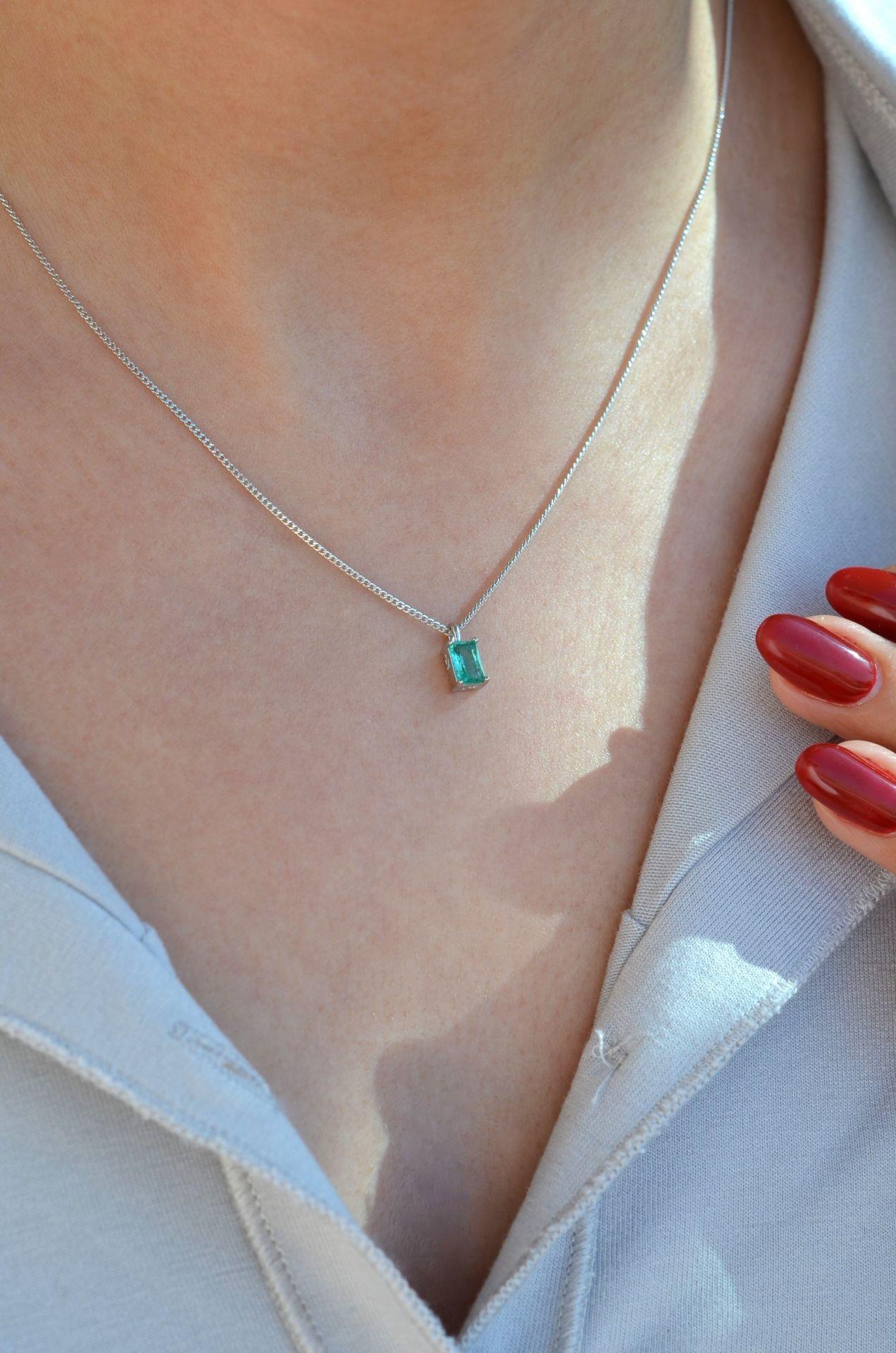 Su Yeşili Baget Taşlı Tektaş Kolye Gümüş Renk