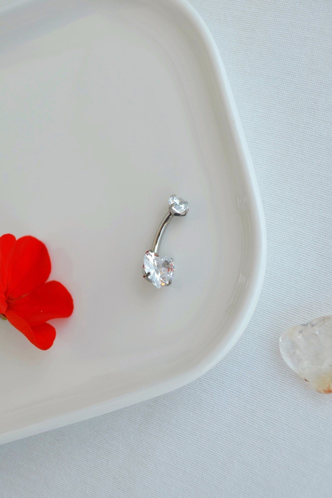 Titanyum Kalp Zirkon Taşlı Göbek Piercing