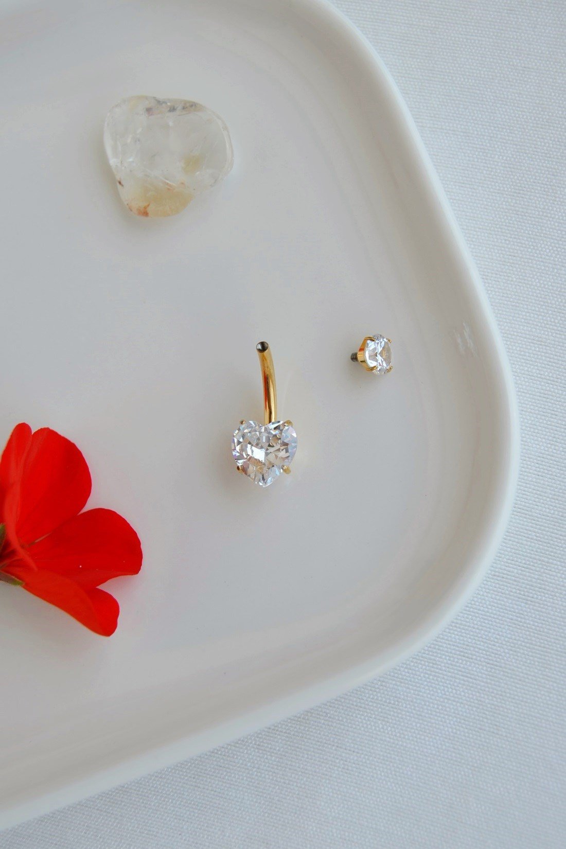 Titanyum Kalp Zirkon Taşlı Göbek Piercing