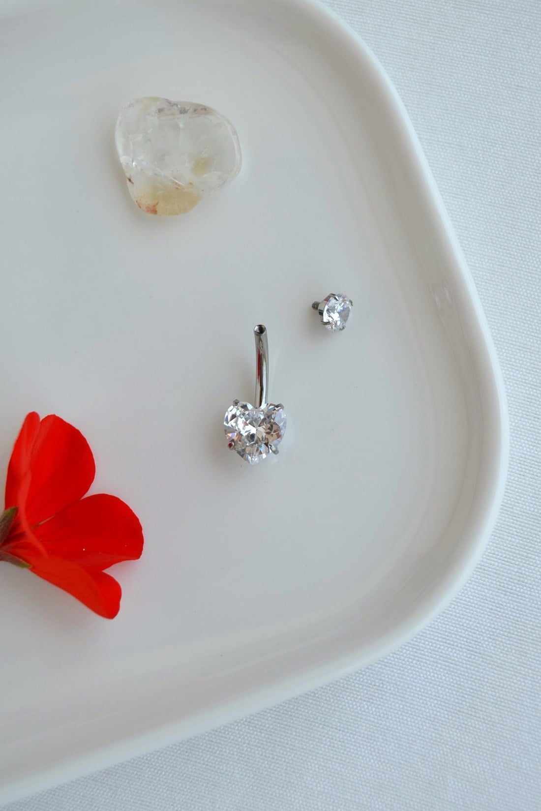 Titanyum Kalp Zirkon Taşlı Göbek Piercing