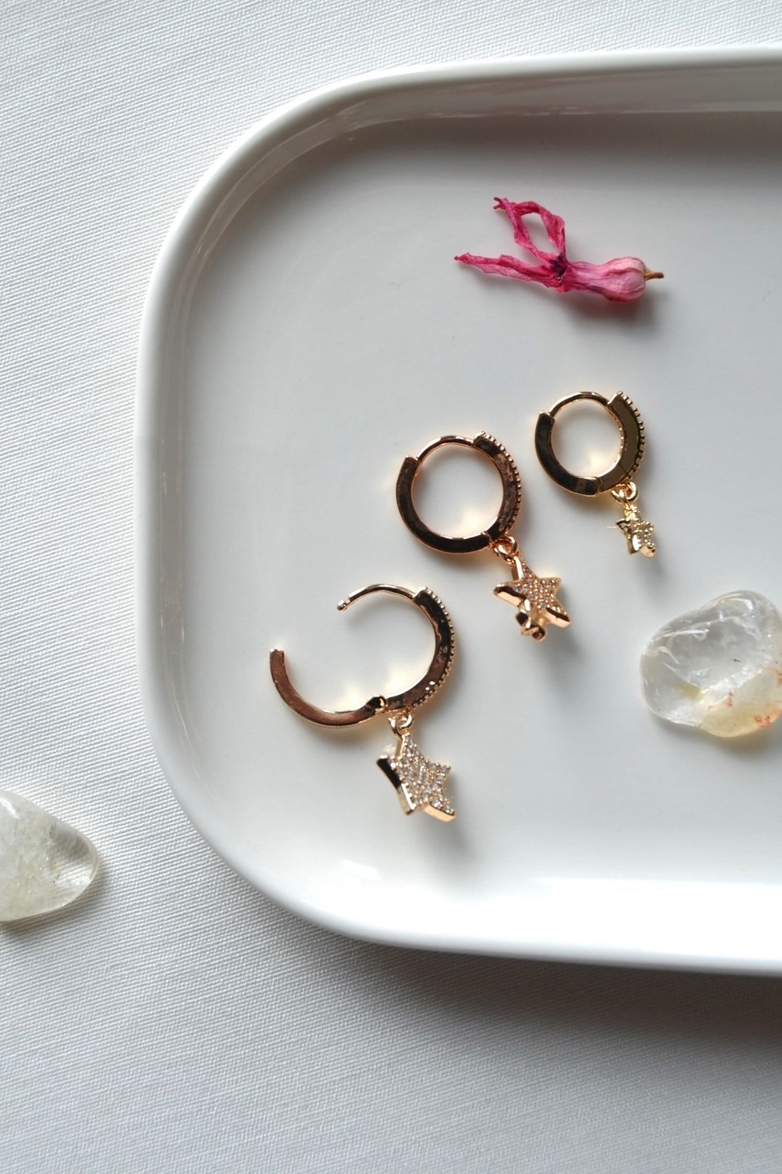 Yıldız Charm Halka Küpe Seti – Taşlı Minimal Tasarım